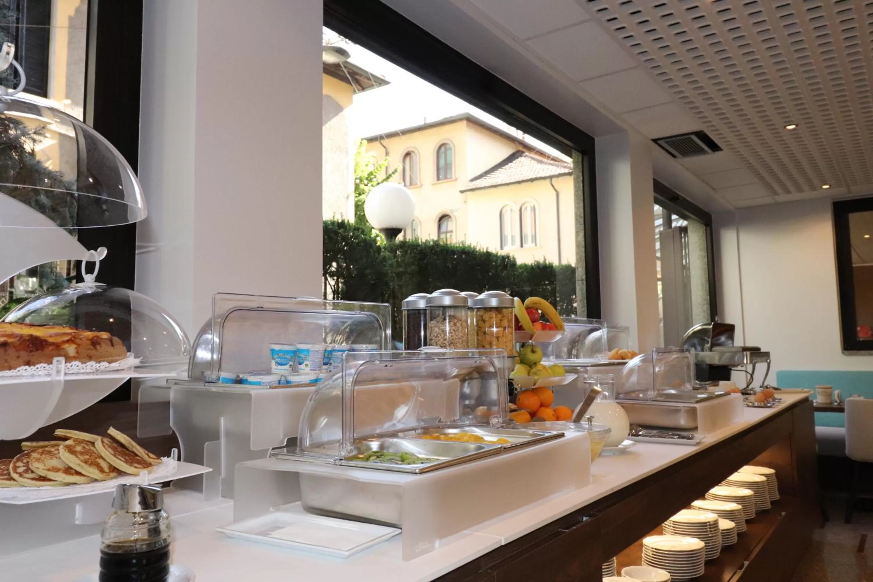 Buffet breakfast in Hotel Domenichino