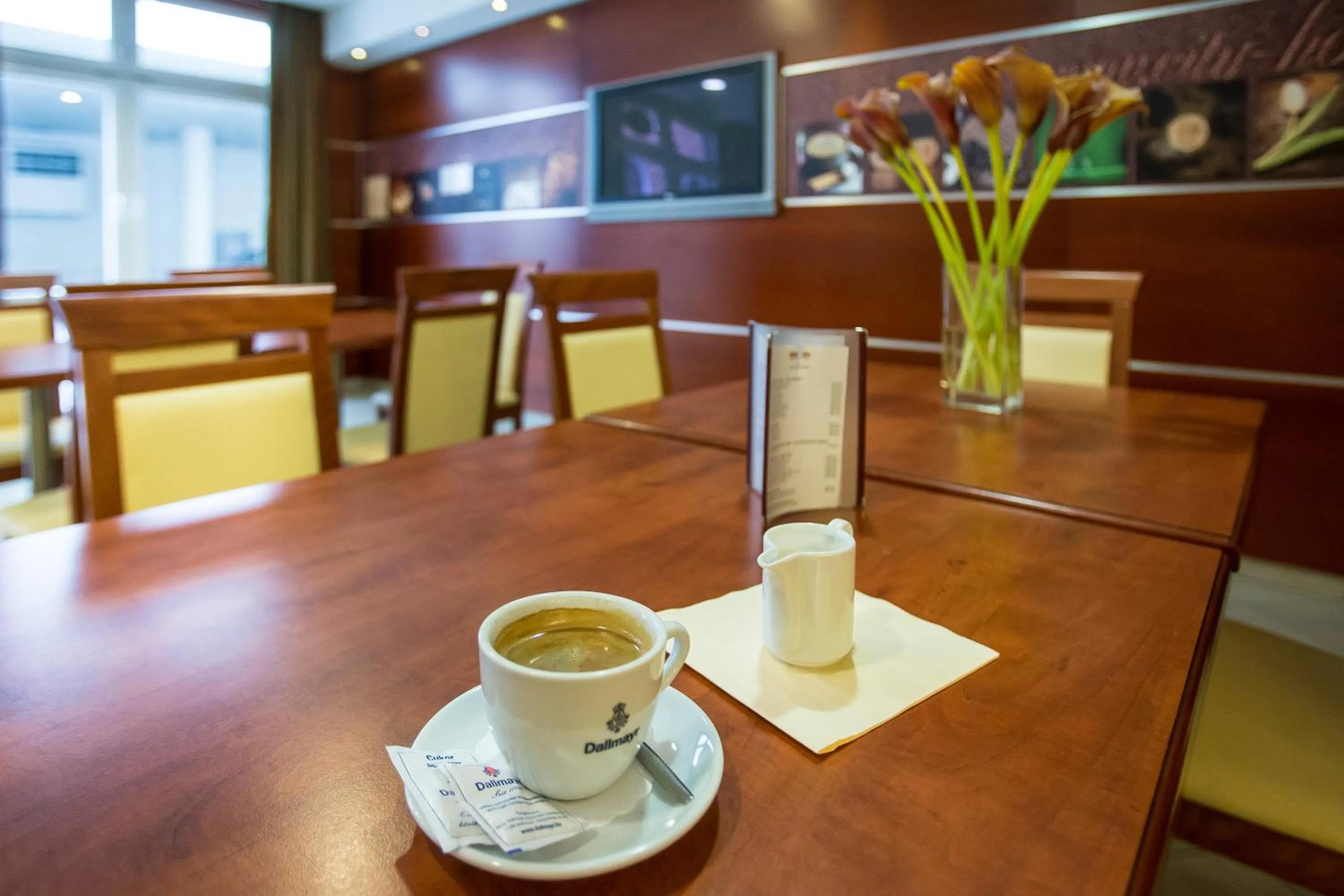 Lounge or bar in City Home Budapest