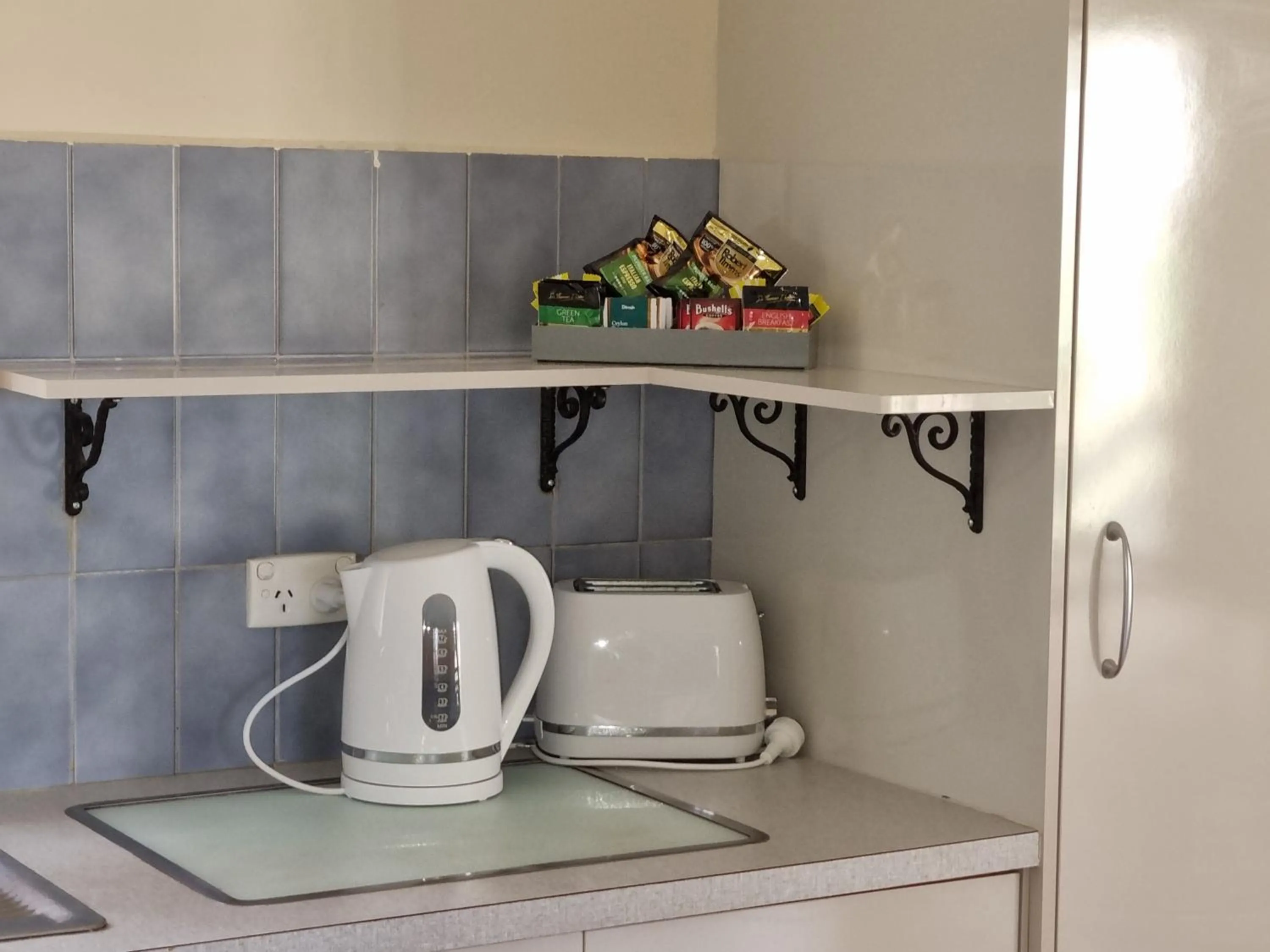 Coffee/tea facilities in Golden Heritage Apartments Beechworth