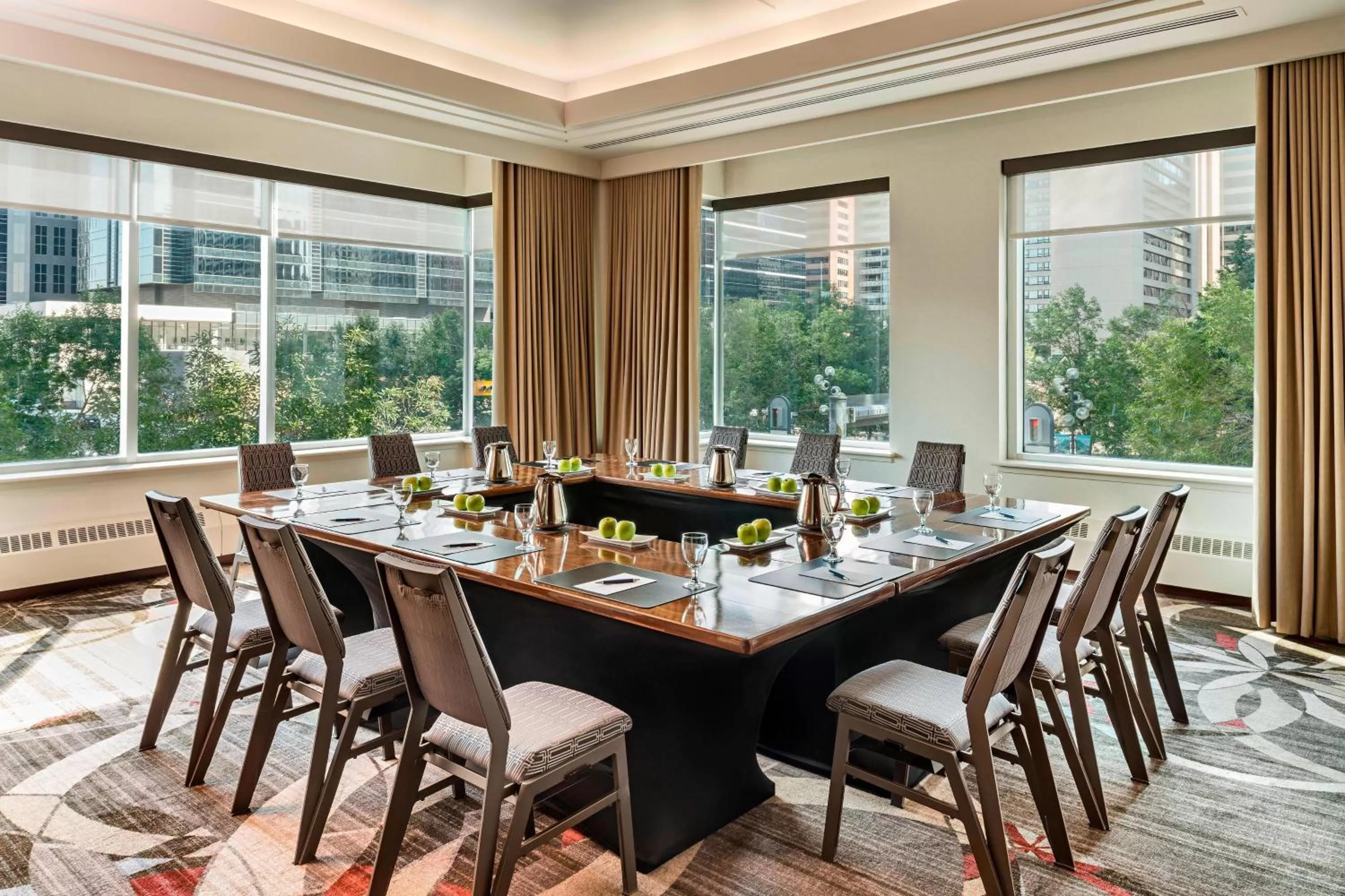 Meeting/conference room in Sheraton Suites Calgary Eau Claire