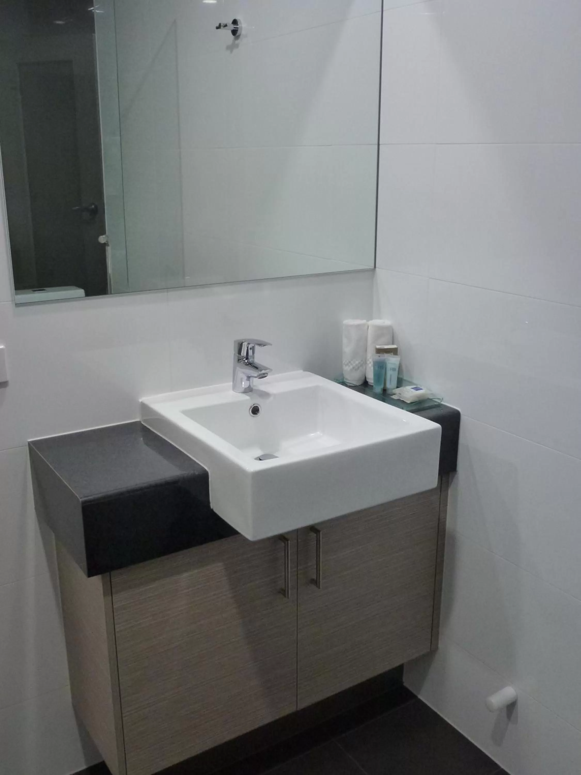 Bathroom in Tower Motor Inn