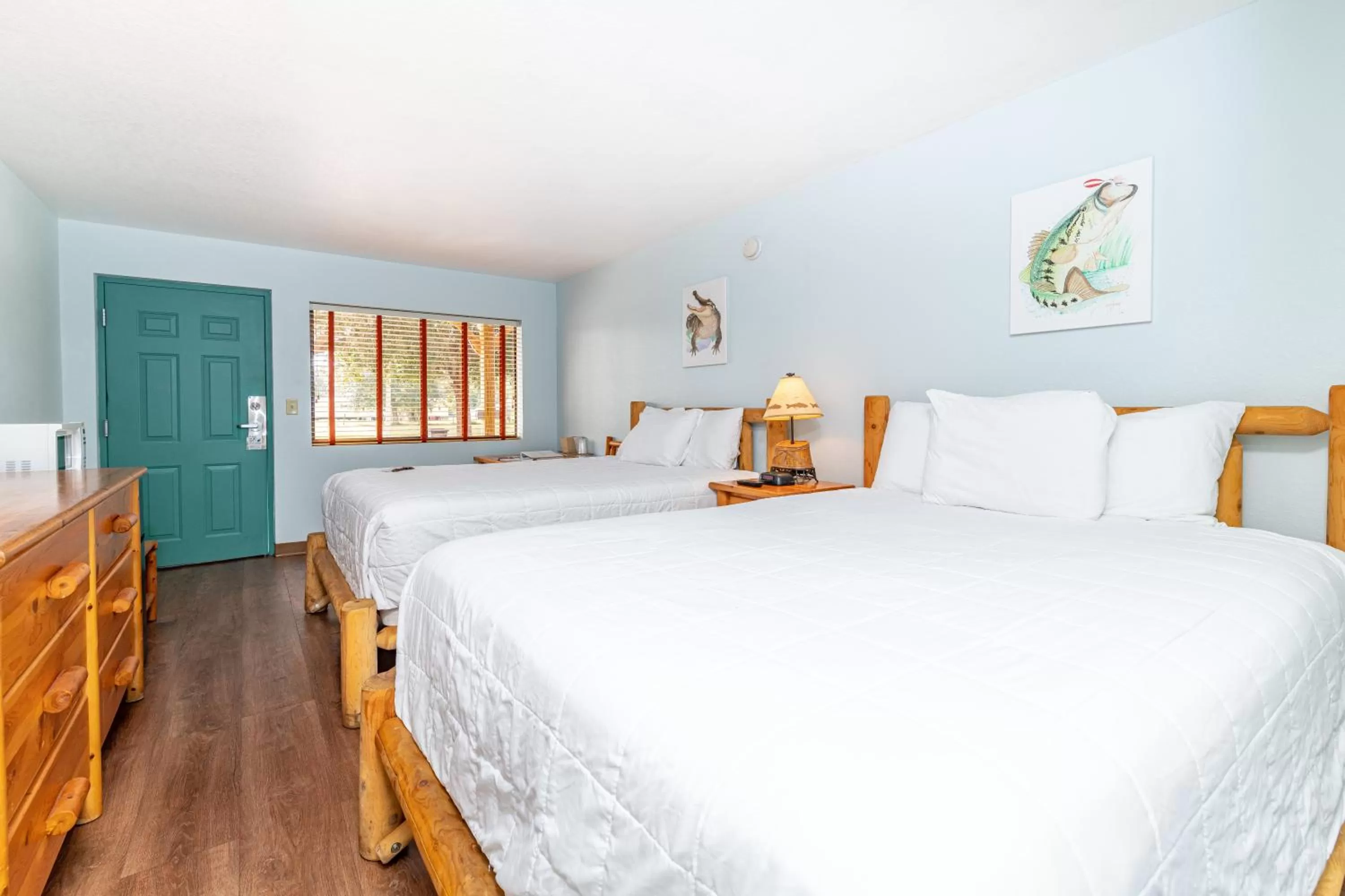 Bed in Camp Mack Lodge, Marina & RV Resort