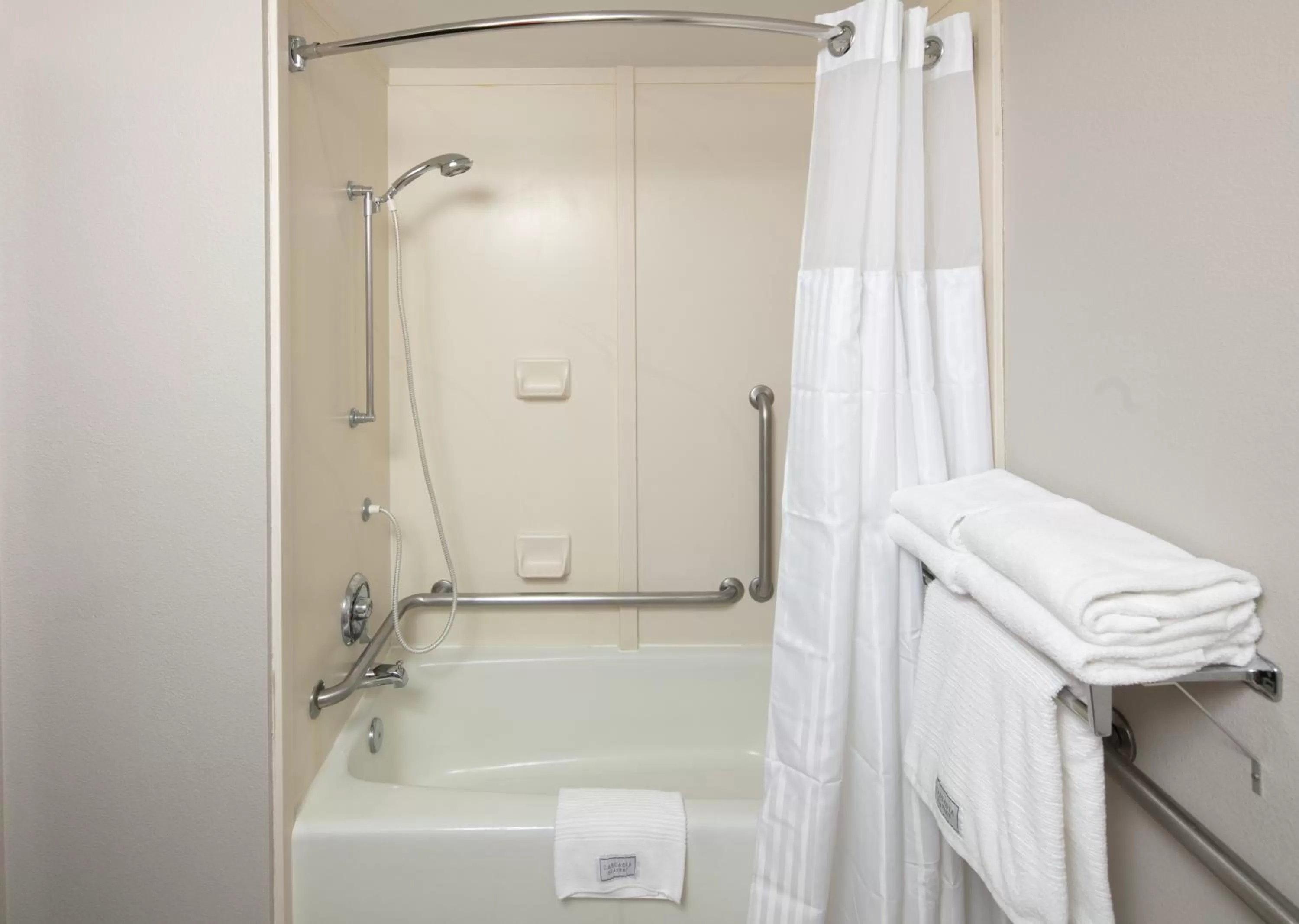 Shower in Red Lion Inn & Suites Deschutes River - Bend