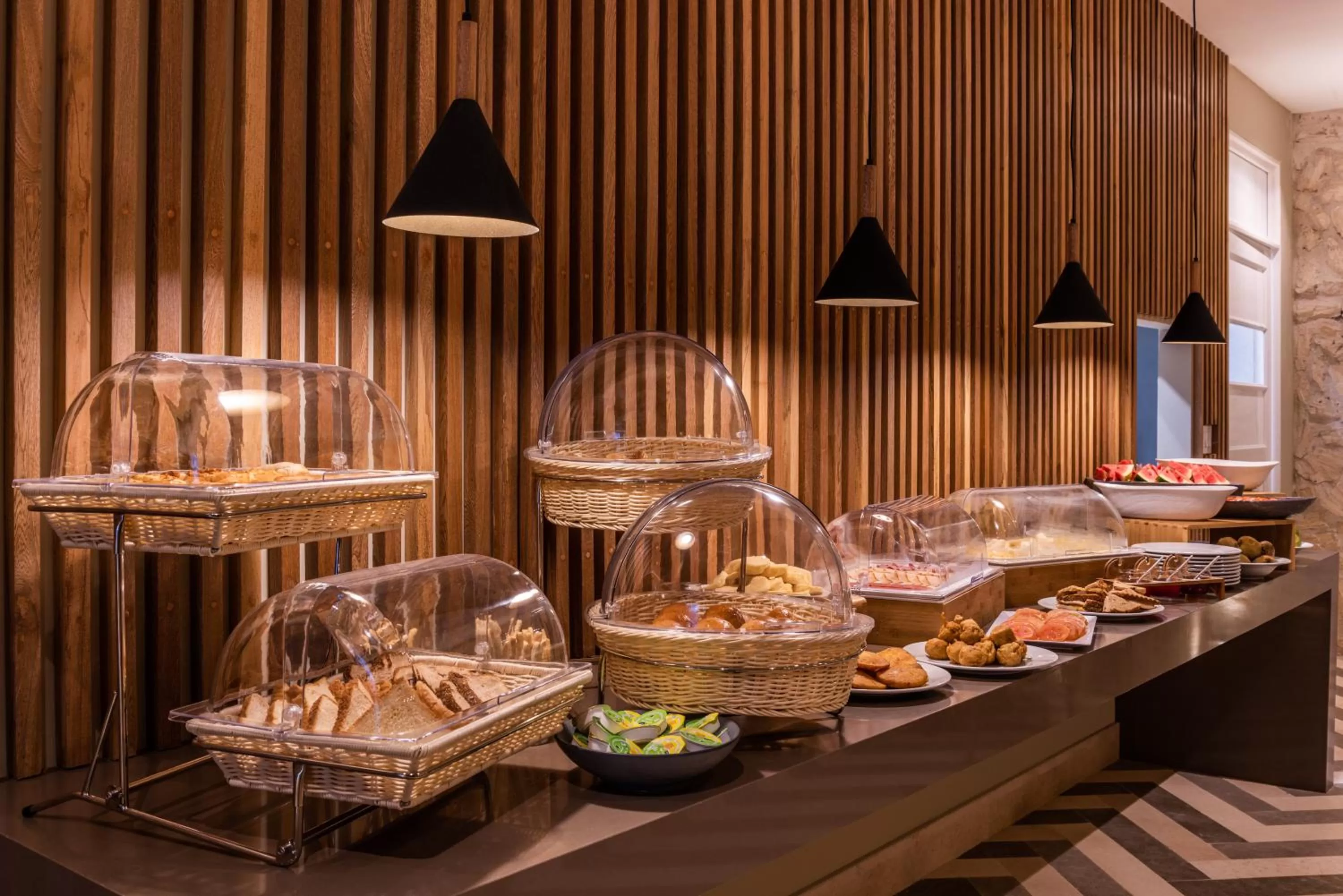 Food and drinks in Oz Hotel Luxury