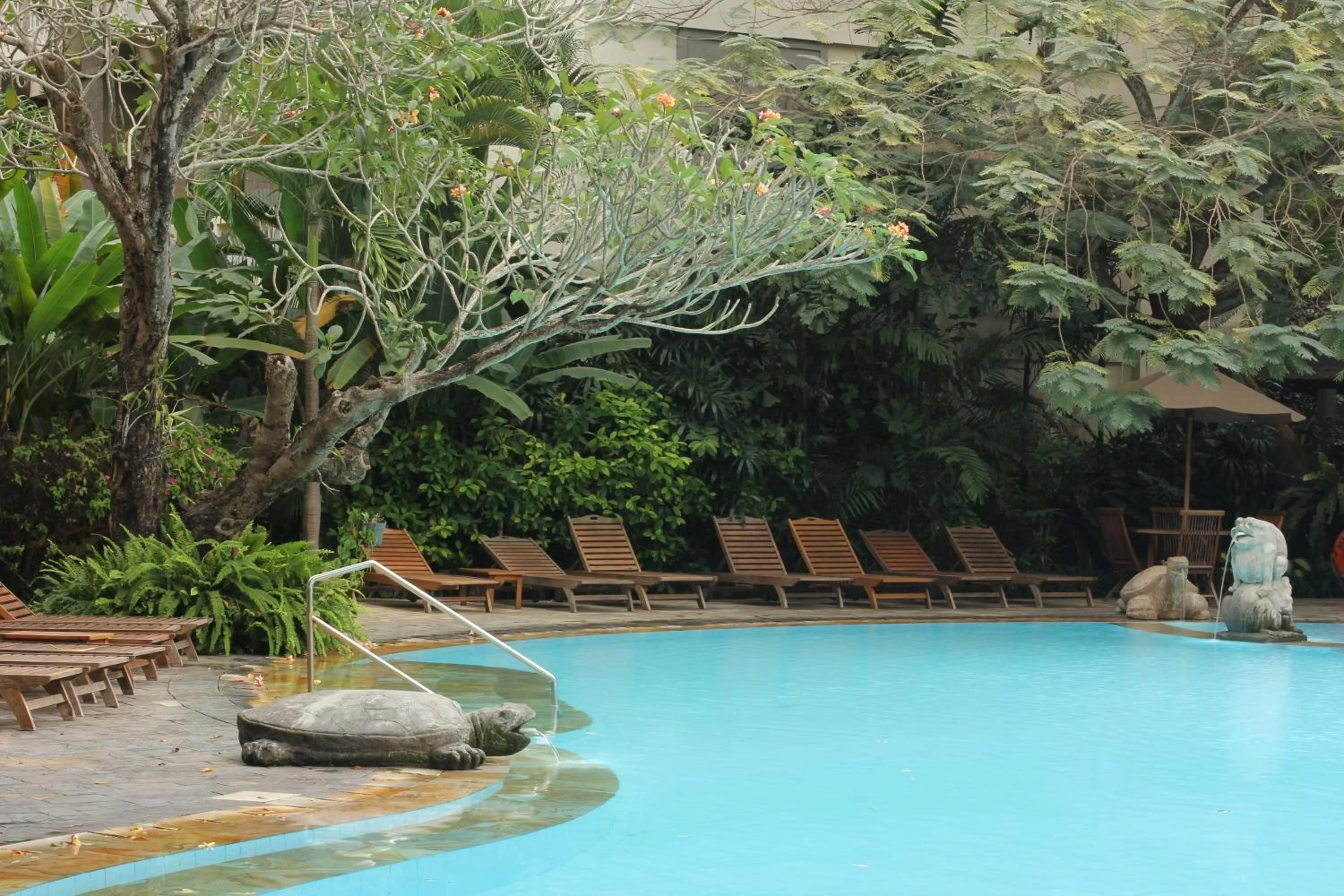 Swimming pool in Hotel Kumala Pantai