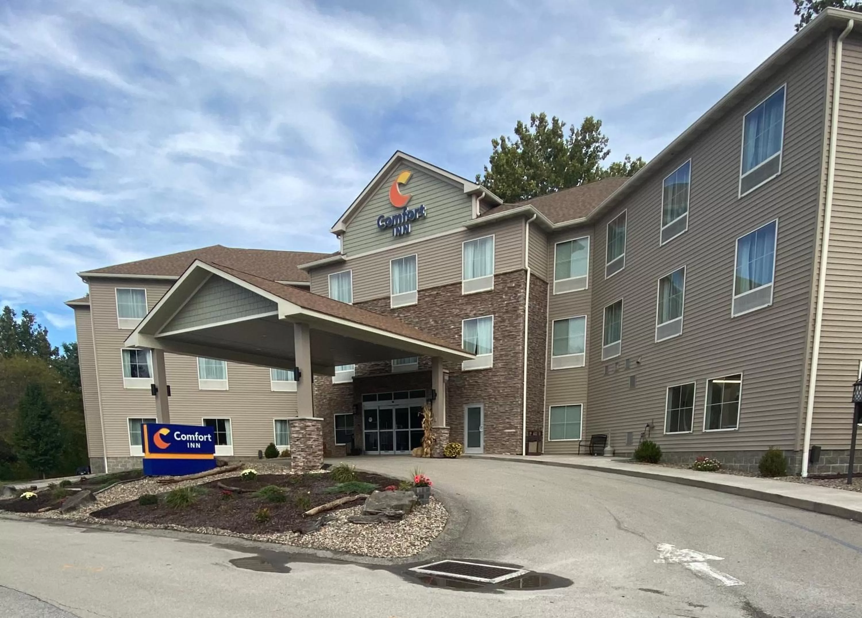 Facade/entrance in Comfort Inn Connellsville Riverview