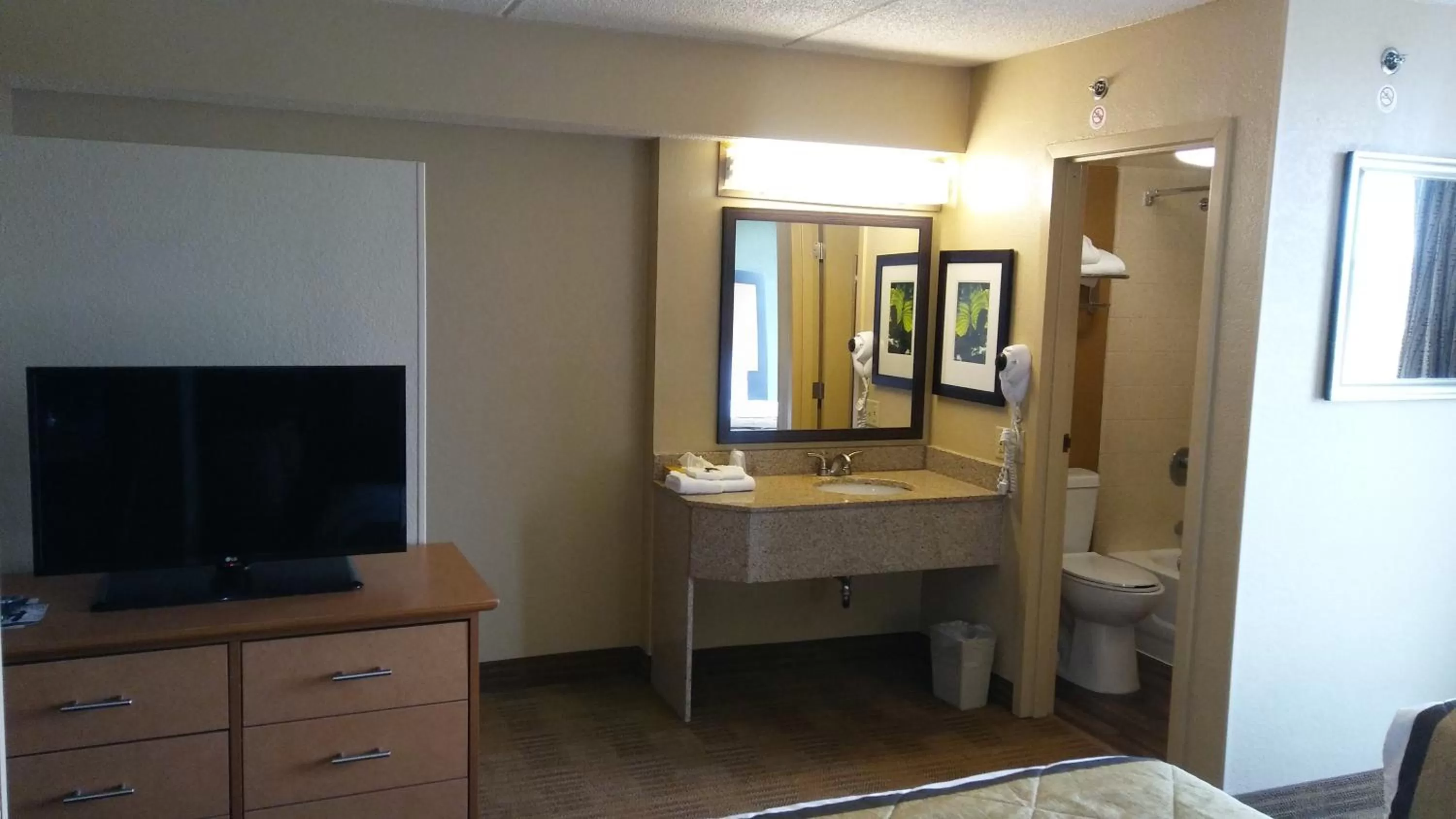 Bathroom in Extended Stay America Select Suites - Orlando - Maitland - Summit Tower Blvd