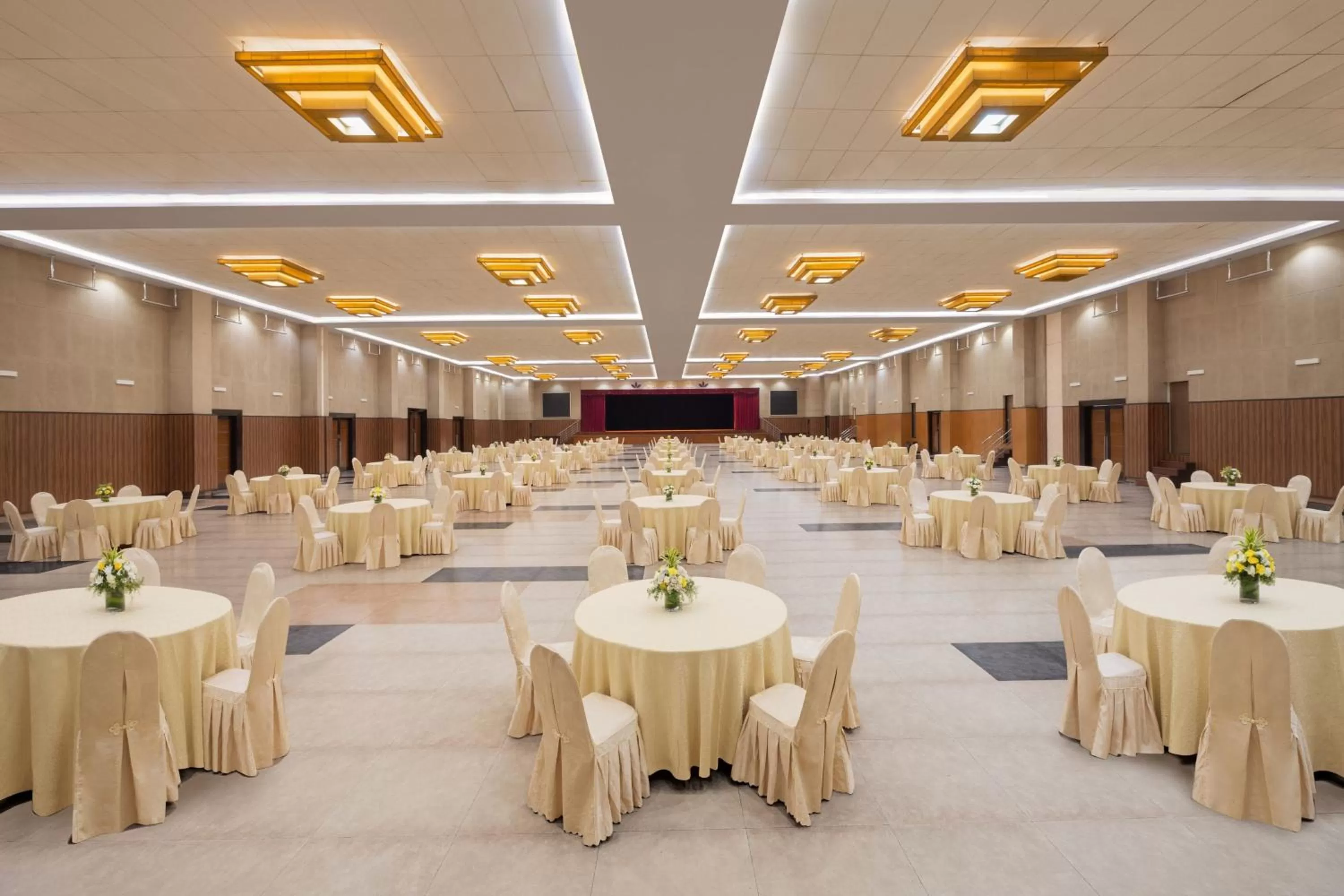 Meeting/conference room in Four Points by Sheraton Mahabalipuram Resort & Convention Center