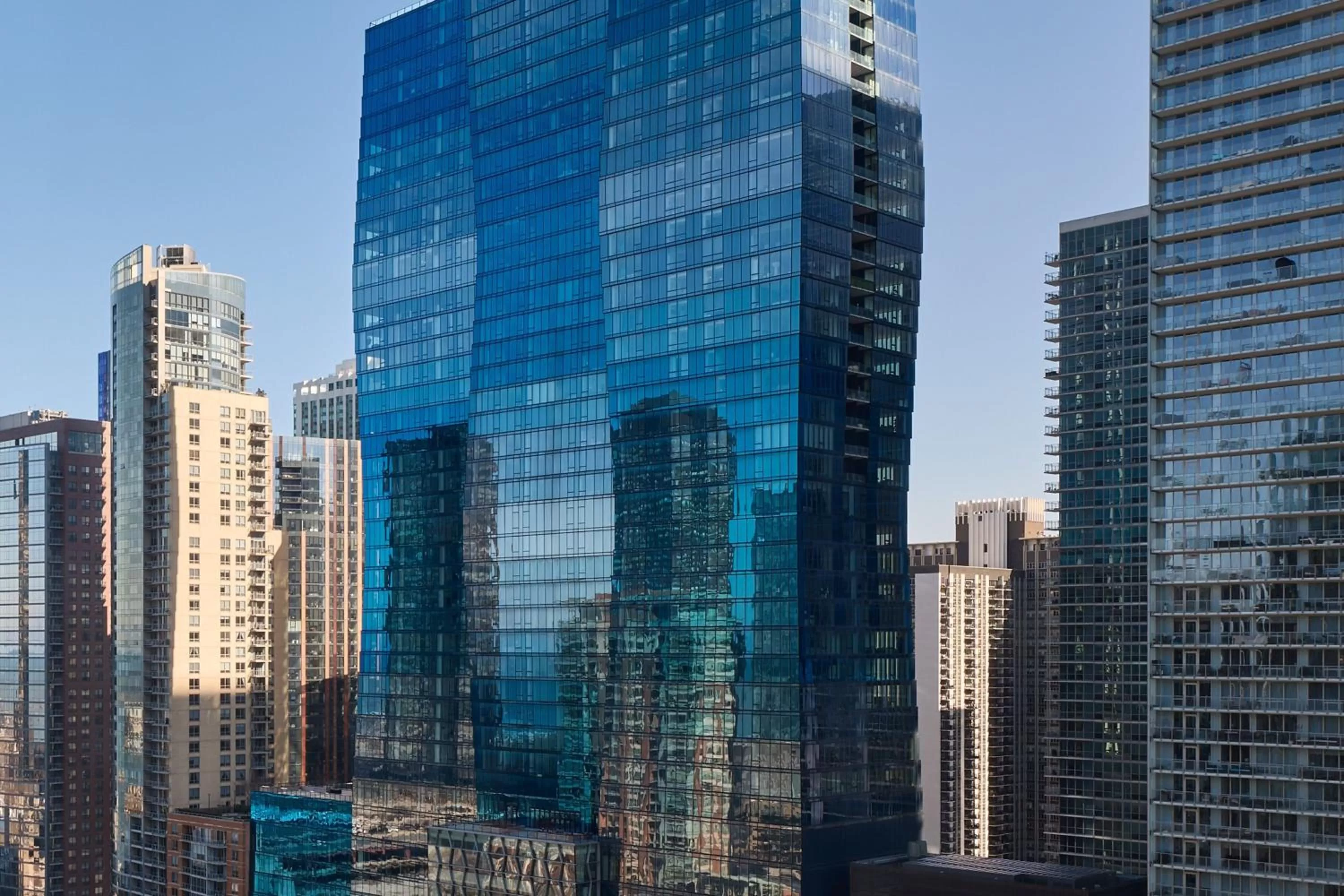 Photo of the whole room in Sheraton Grand Chicago Riverwalk
