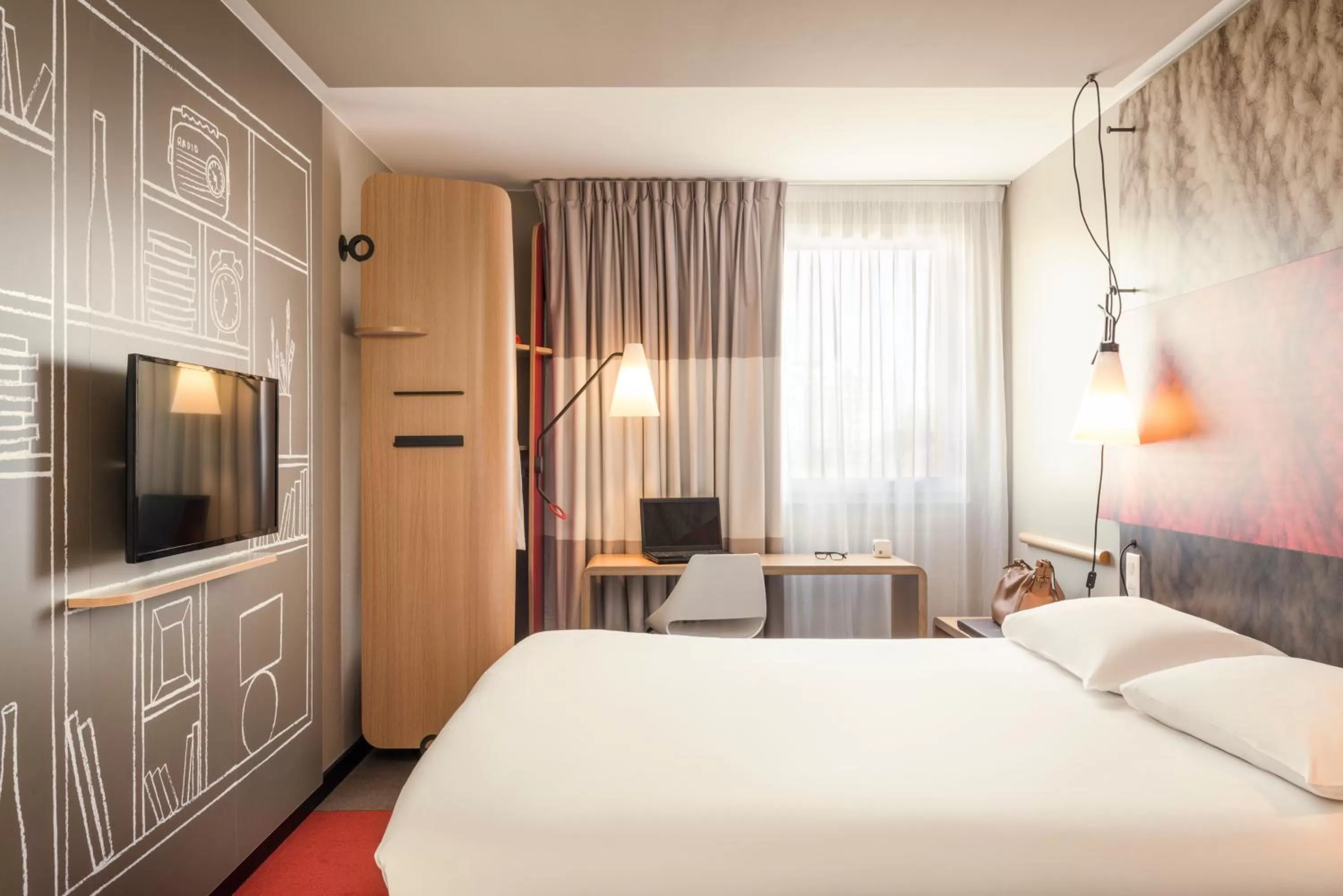 Bedroom, Bed in ibis Troyes Centre