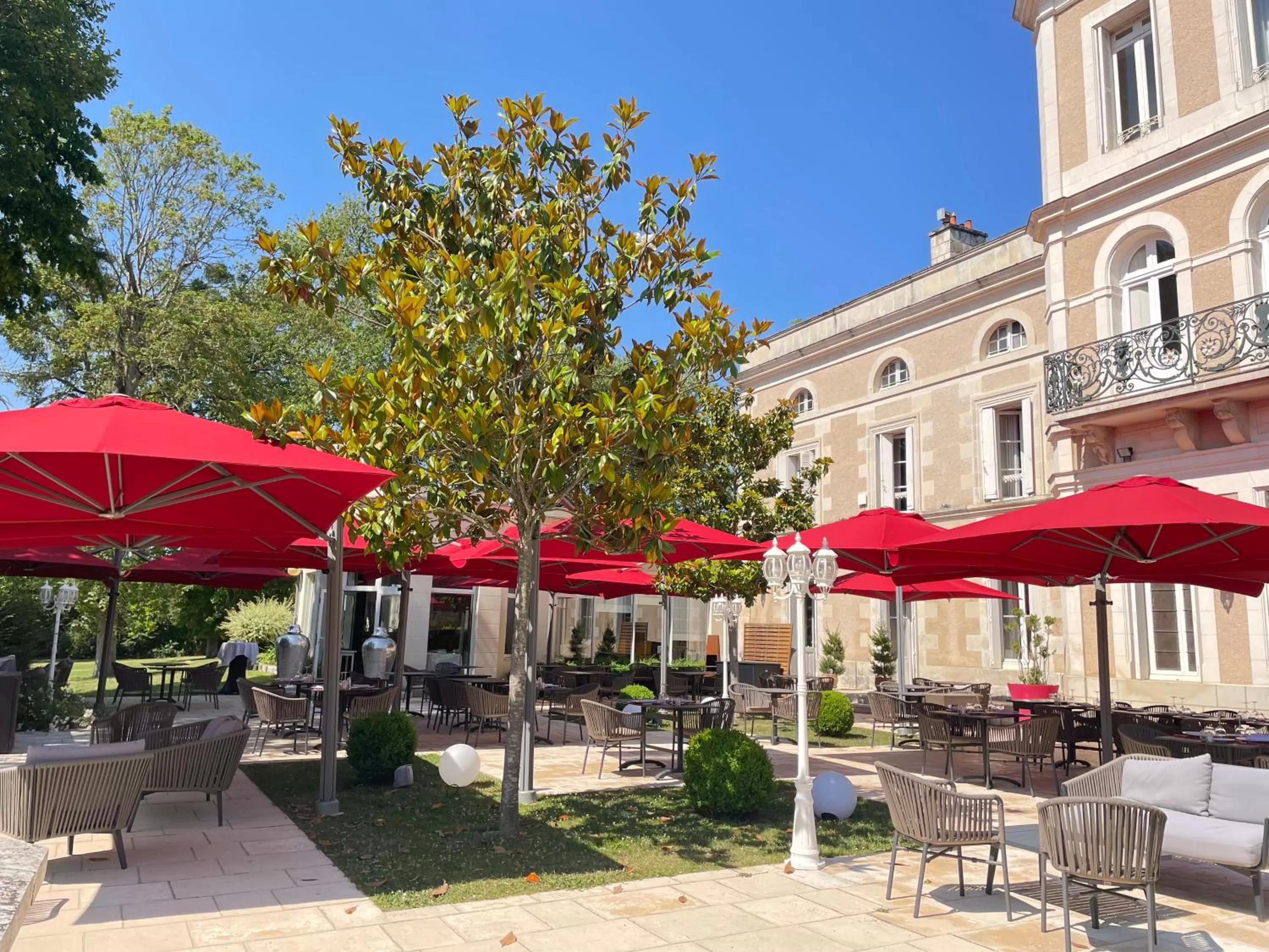Restaurant/places to eat in Chateau du Clos de la Ribaudiere - Teritoria