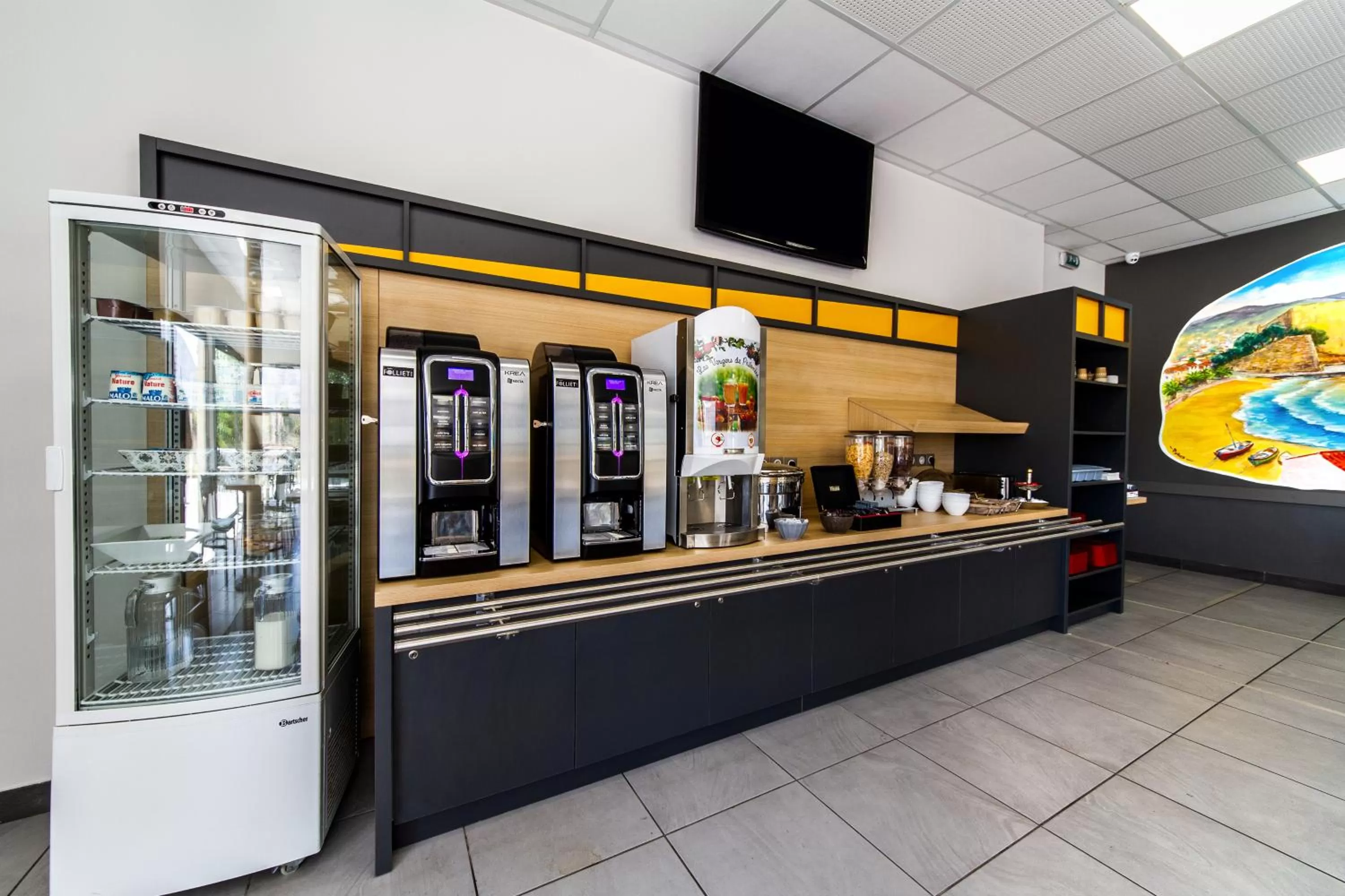 Buffet breakfast in B&B HOTEL Perpignan Saleilles