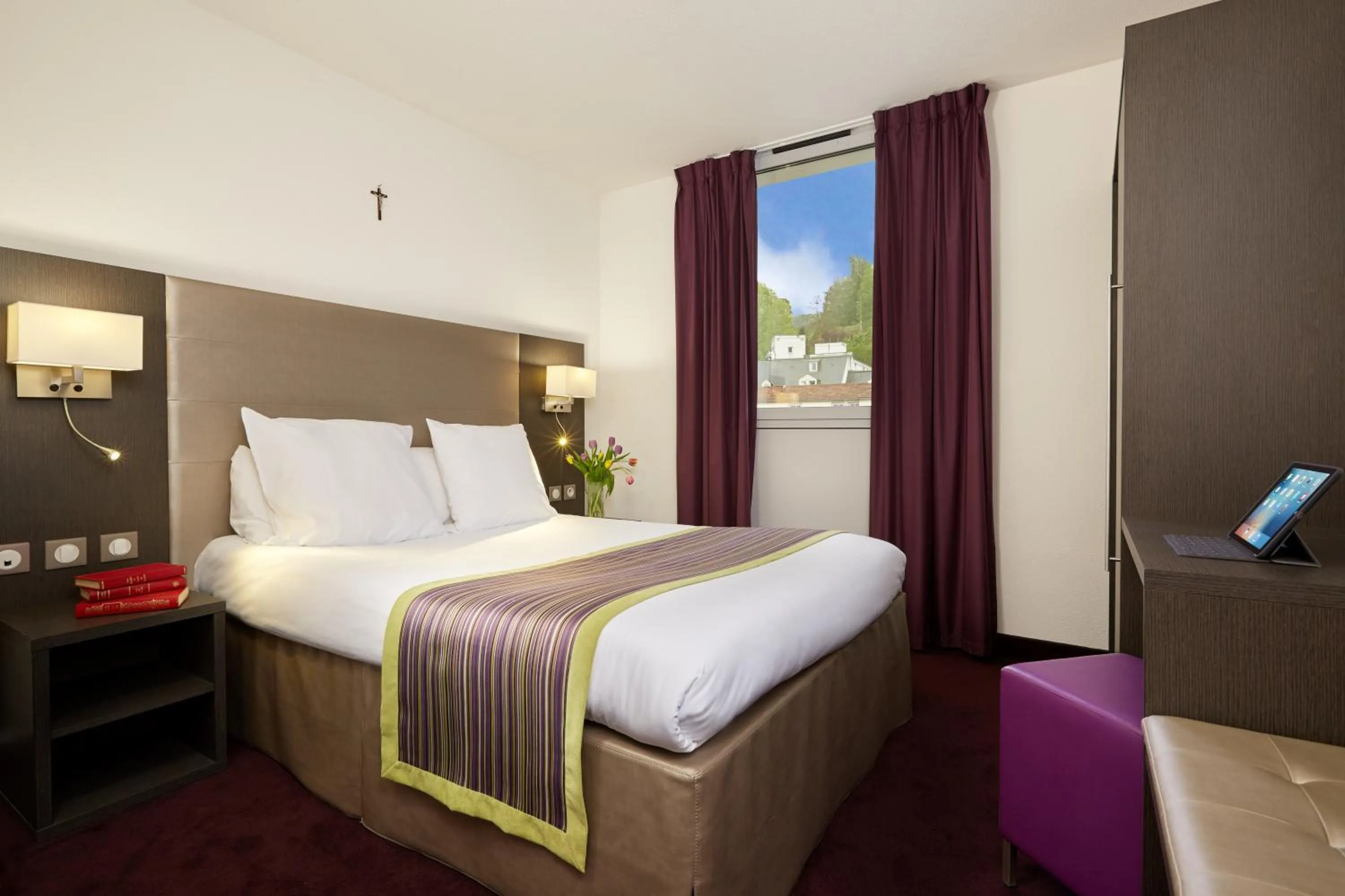 Bedroom, Bed in Hôtel Astrid