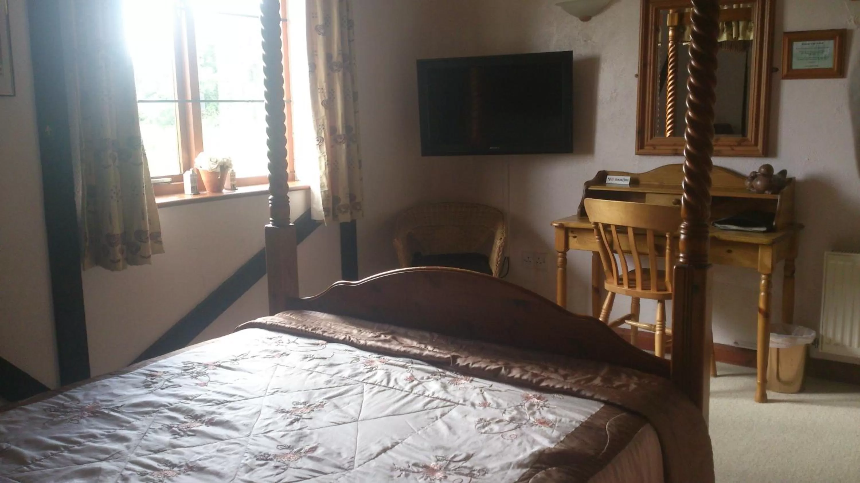 Decorative detail, Bed in Six Bells Inn