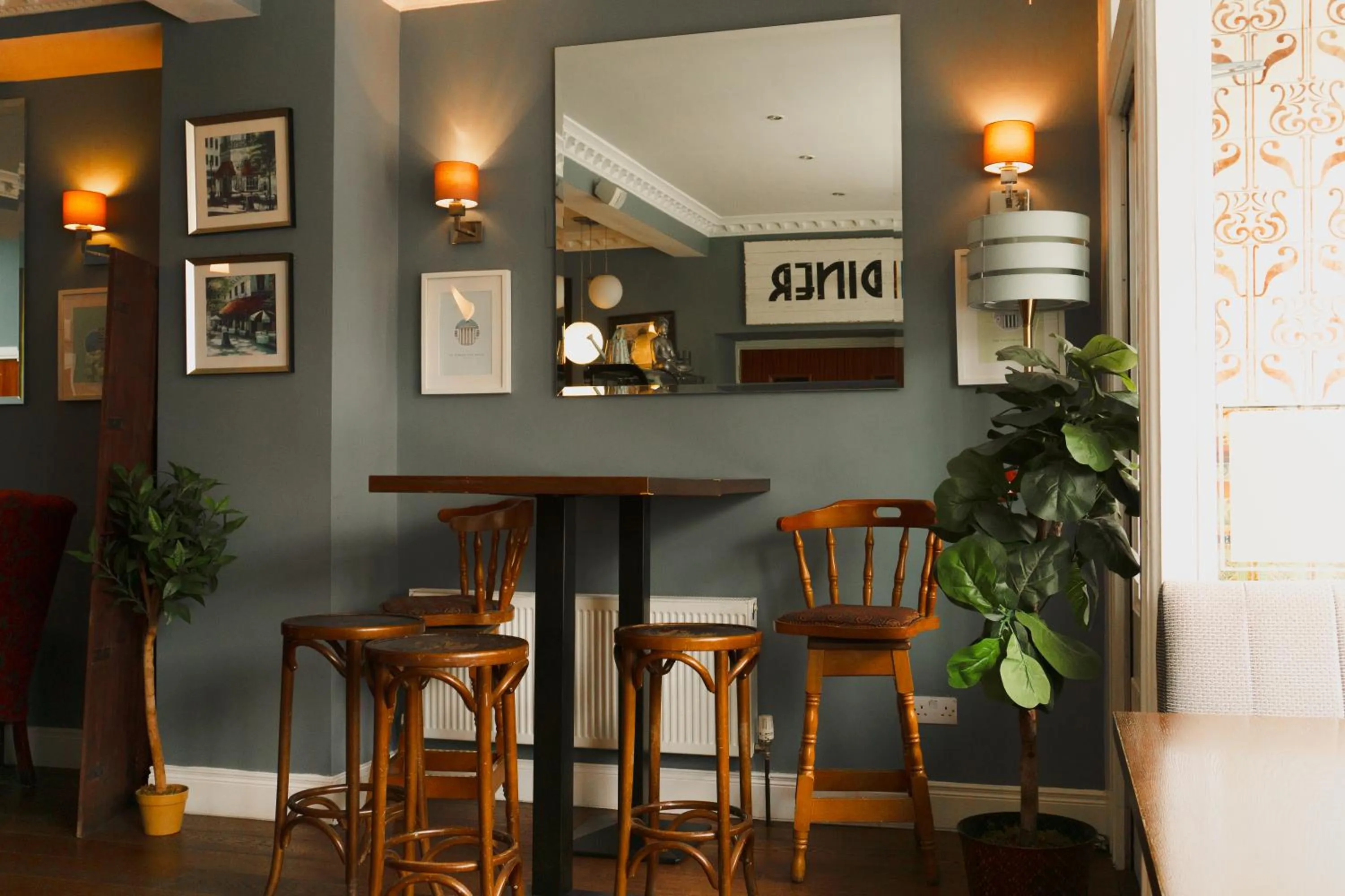 Restaurant/places to eat in Phoenix Park Hotel