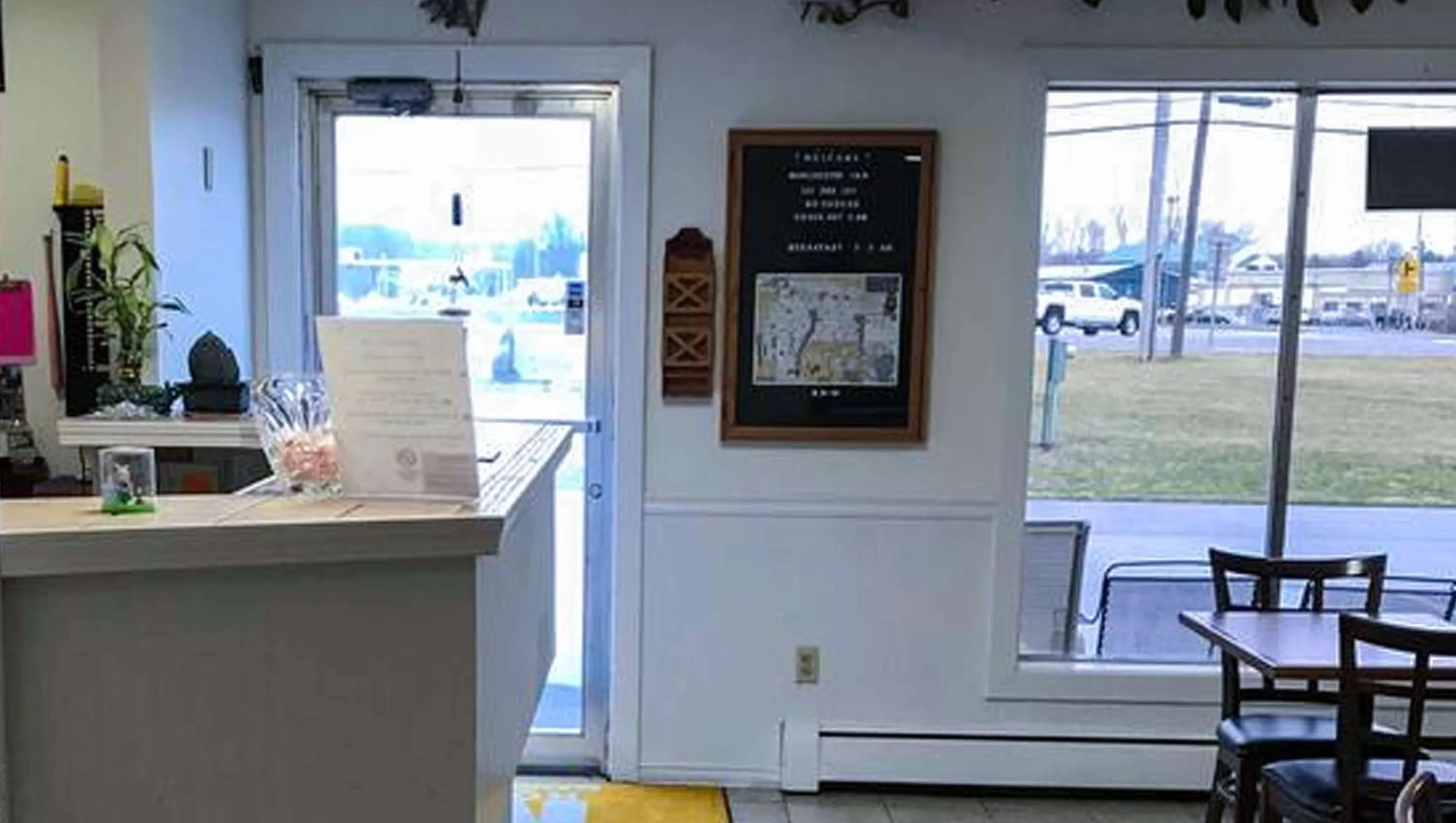Lobby or reception in Rodeway Inn Manchester I-90