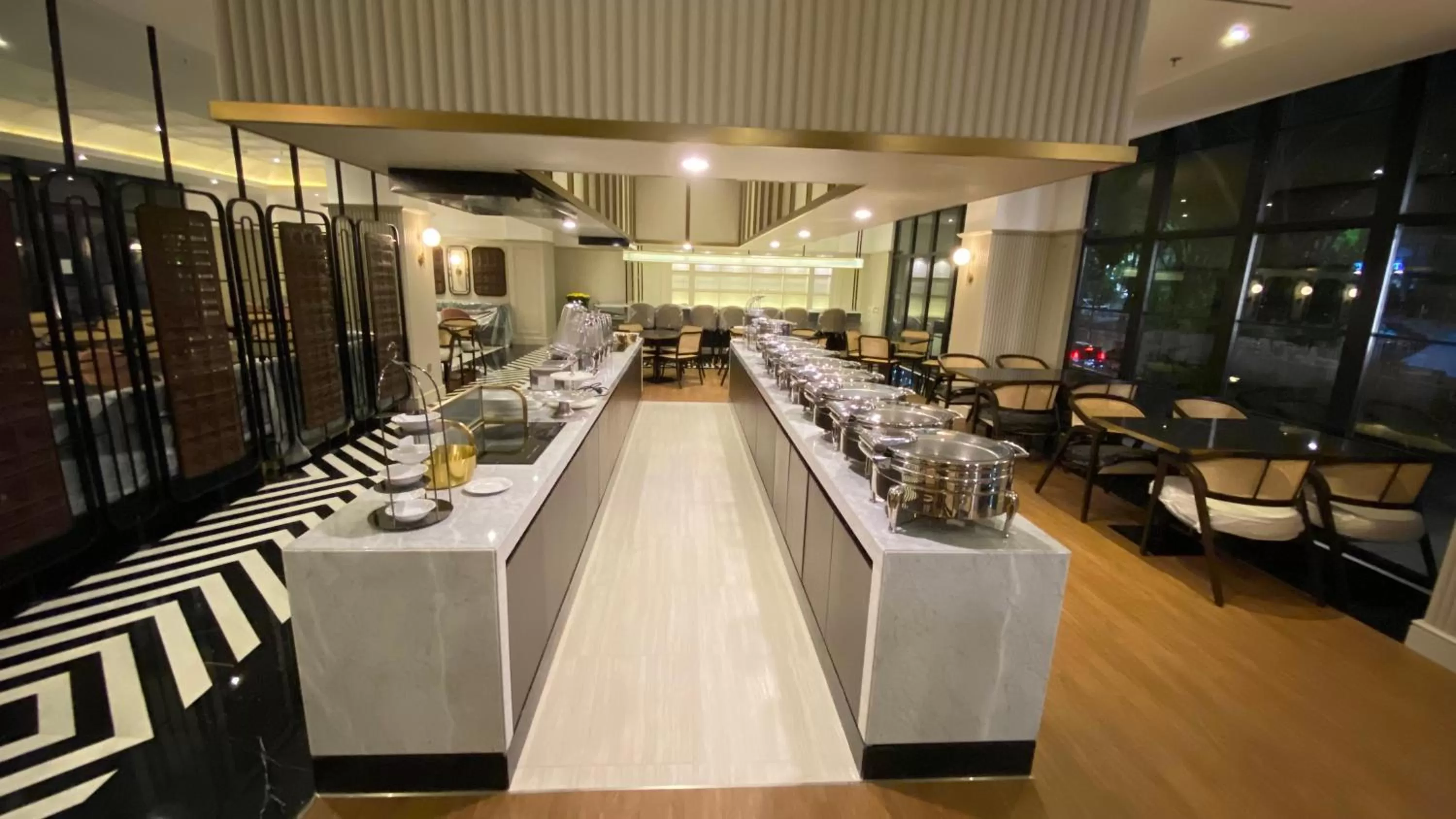 Restaurant/Places to Eat in Maia Hotel Jakarta