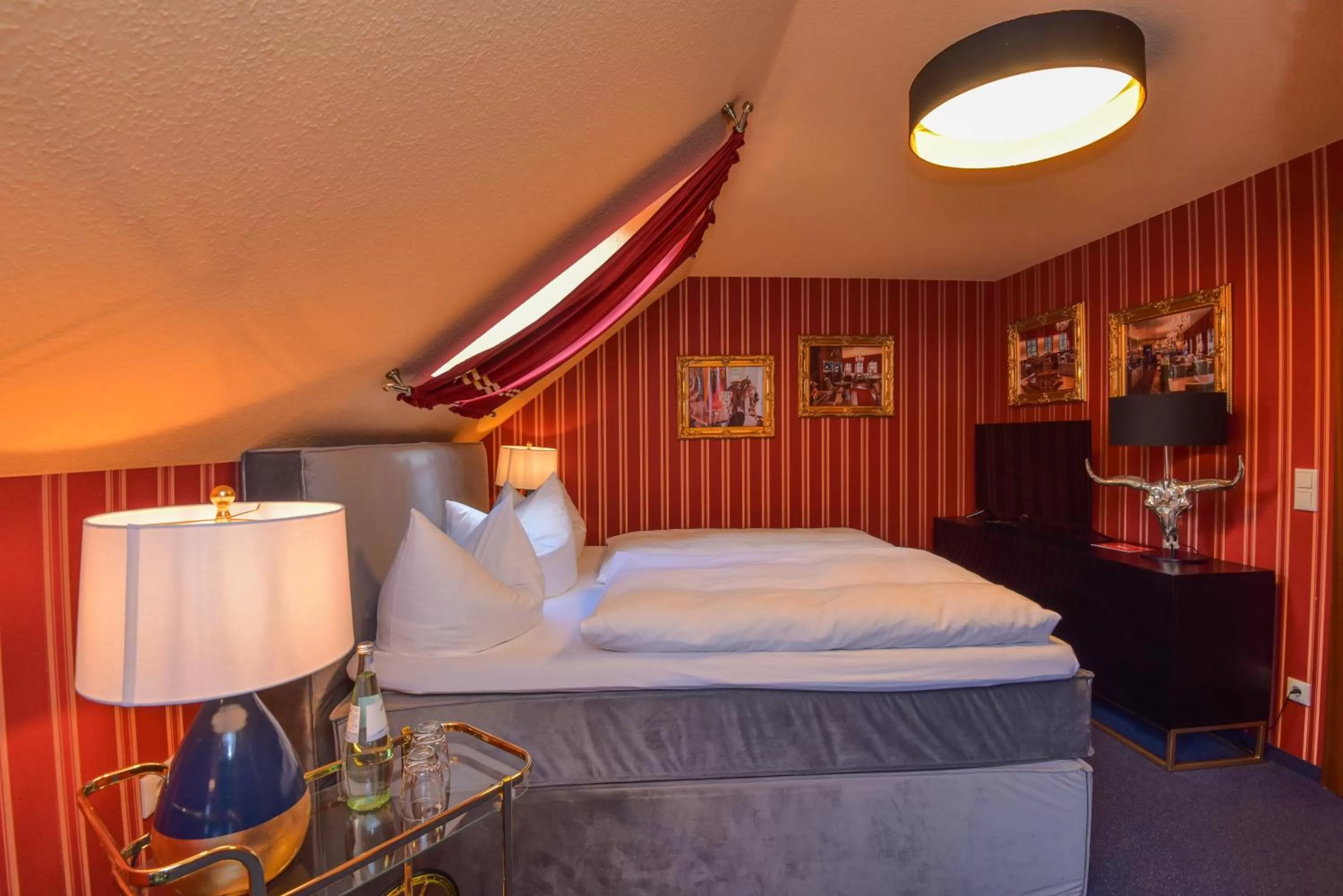 Photo of the whole room, Bed in Riverdam