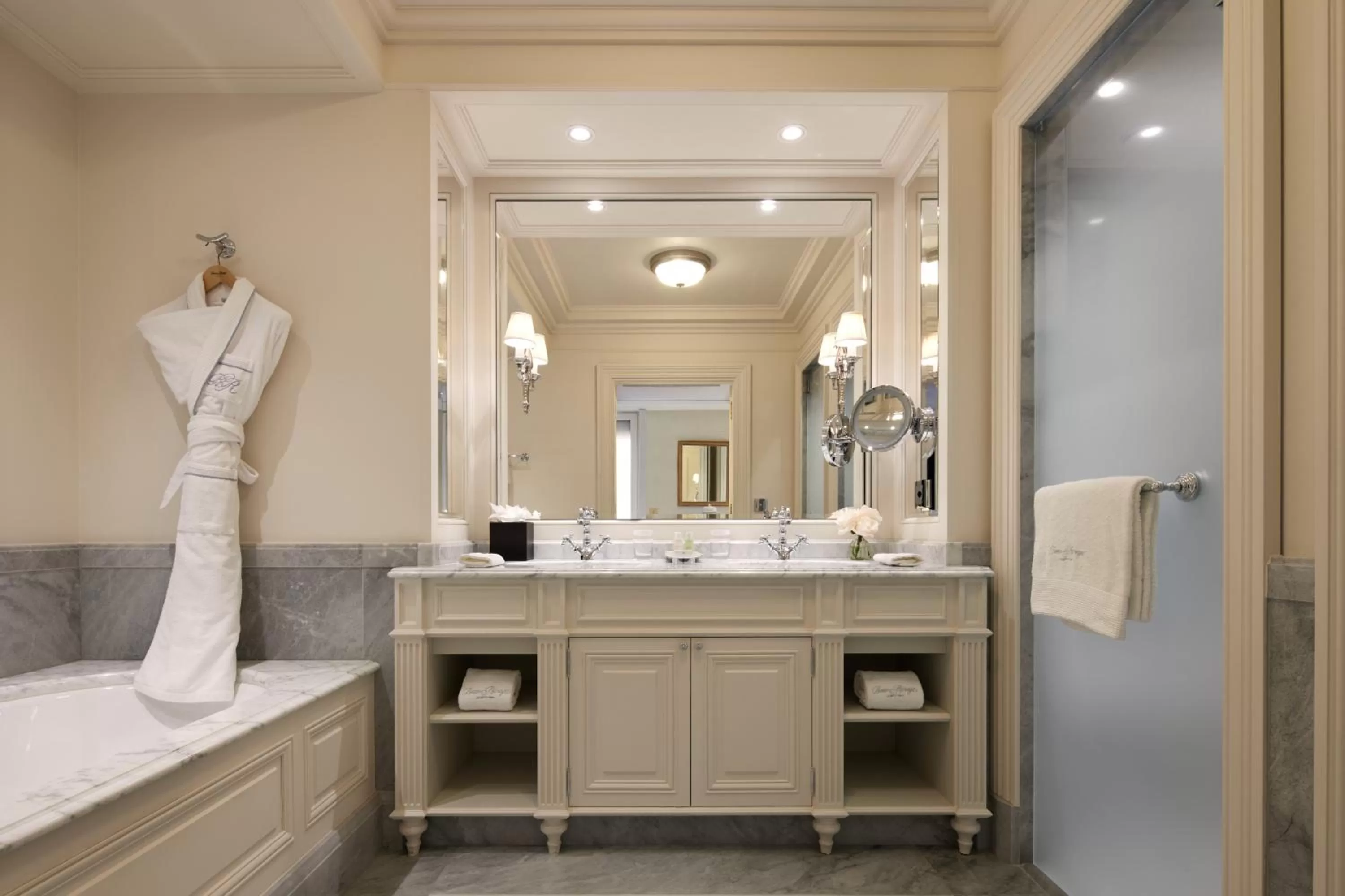 Shower in Beau-Rivage Genève