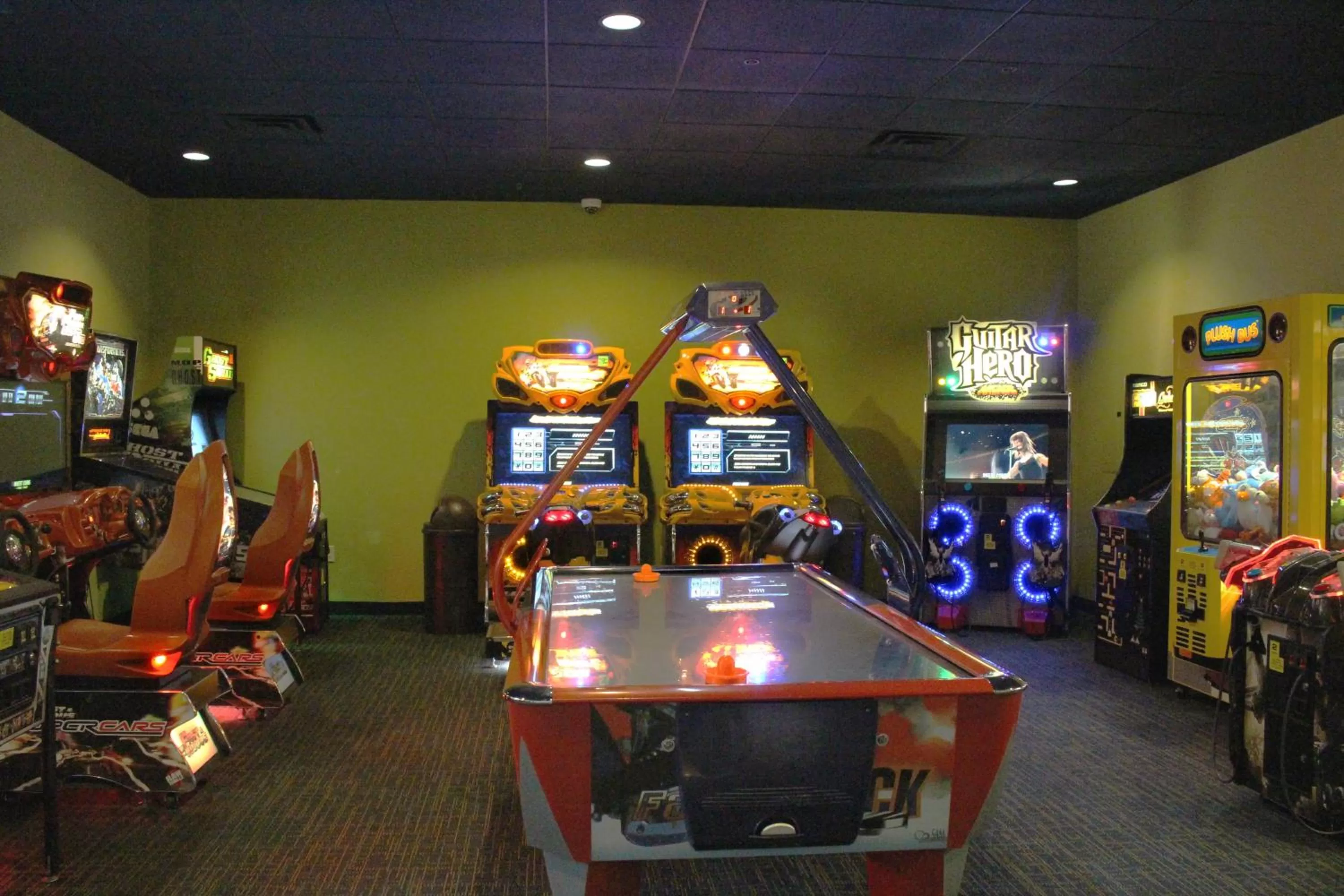 Game Room in Rosen Inn International Near The Parks