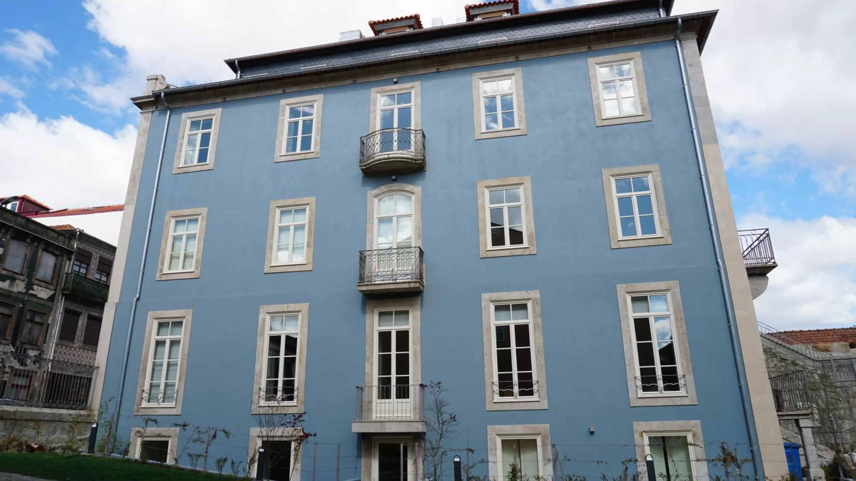 Property building in Oporto Maison Palace