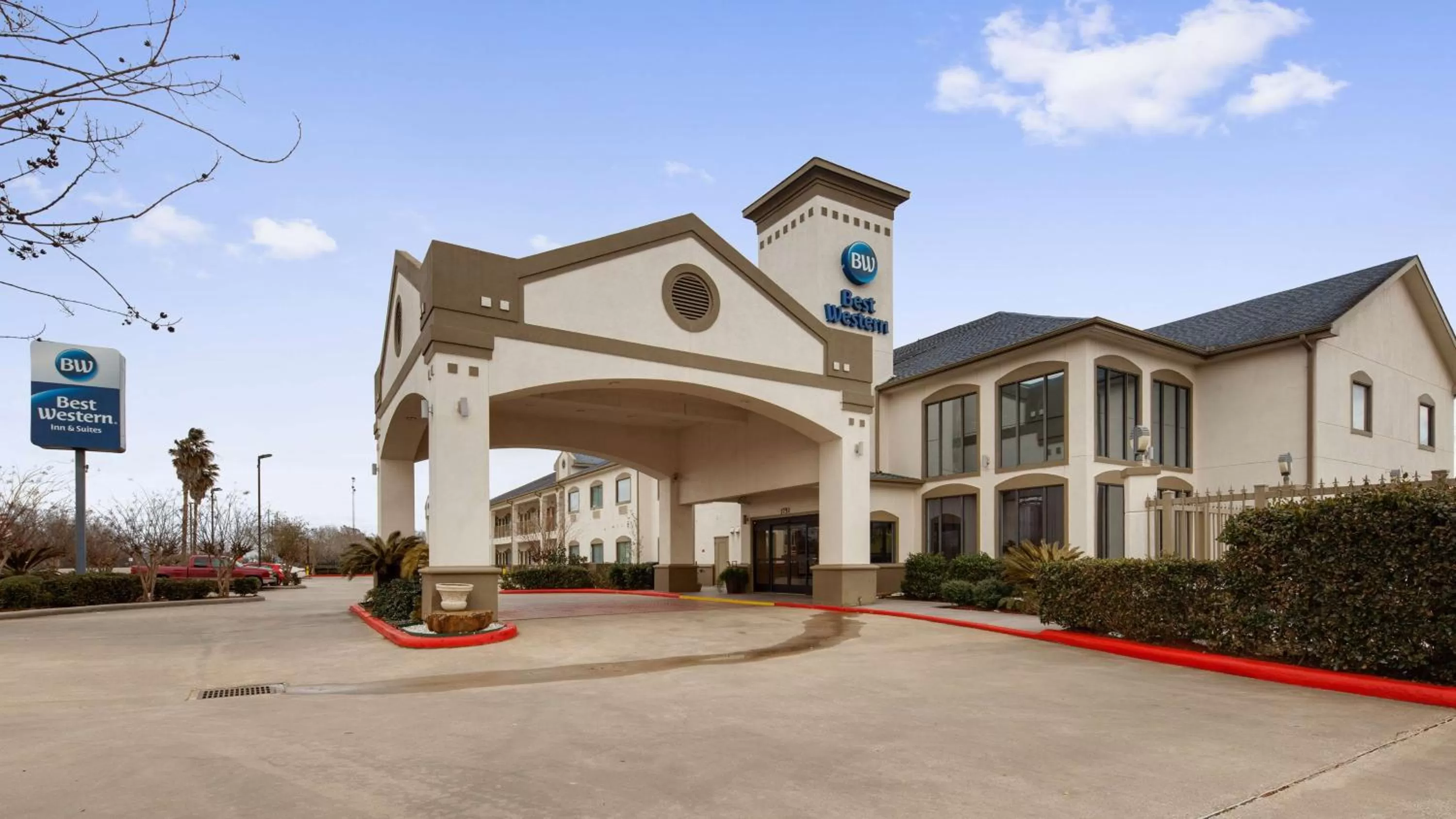 Property building in Best Western Dayton Inn & Suites