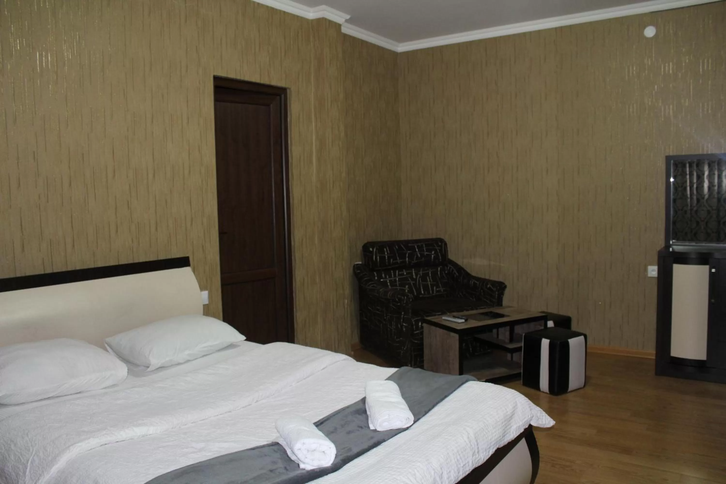 Photo of the whole room, Bed in Hotel Elegant