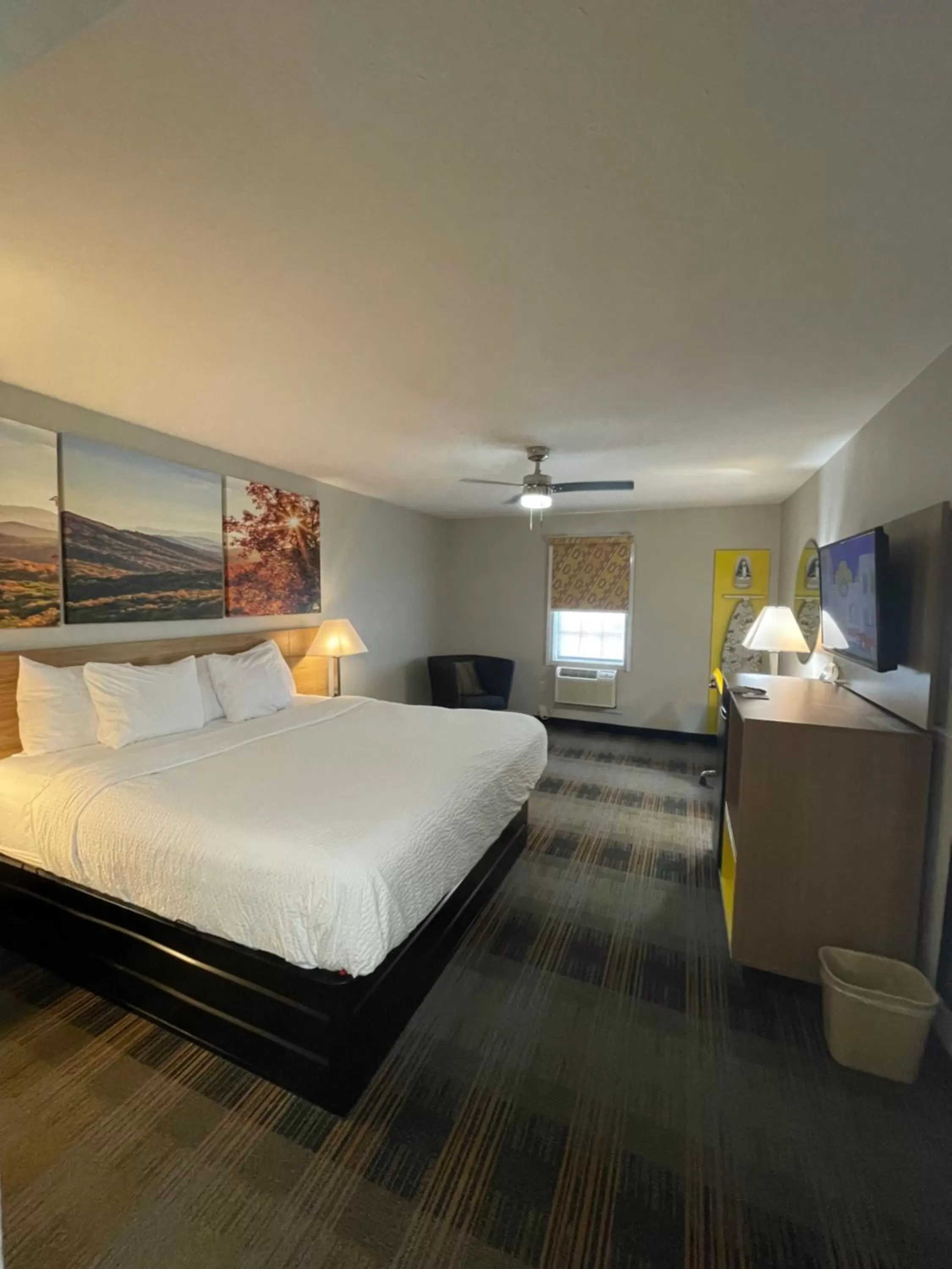 Bed in Days Inn by Wyndham Holladay