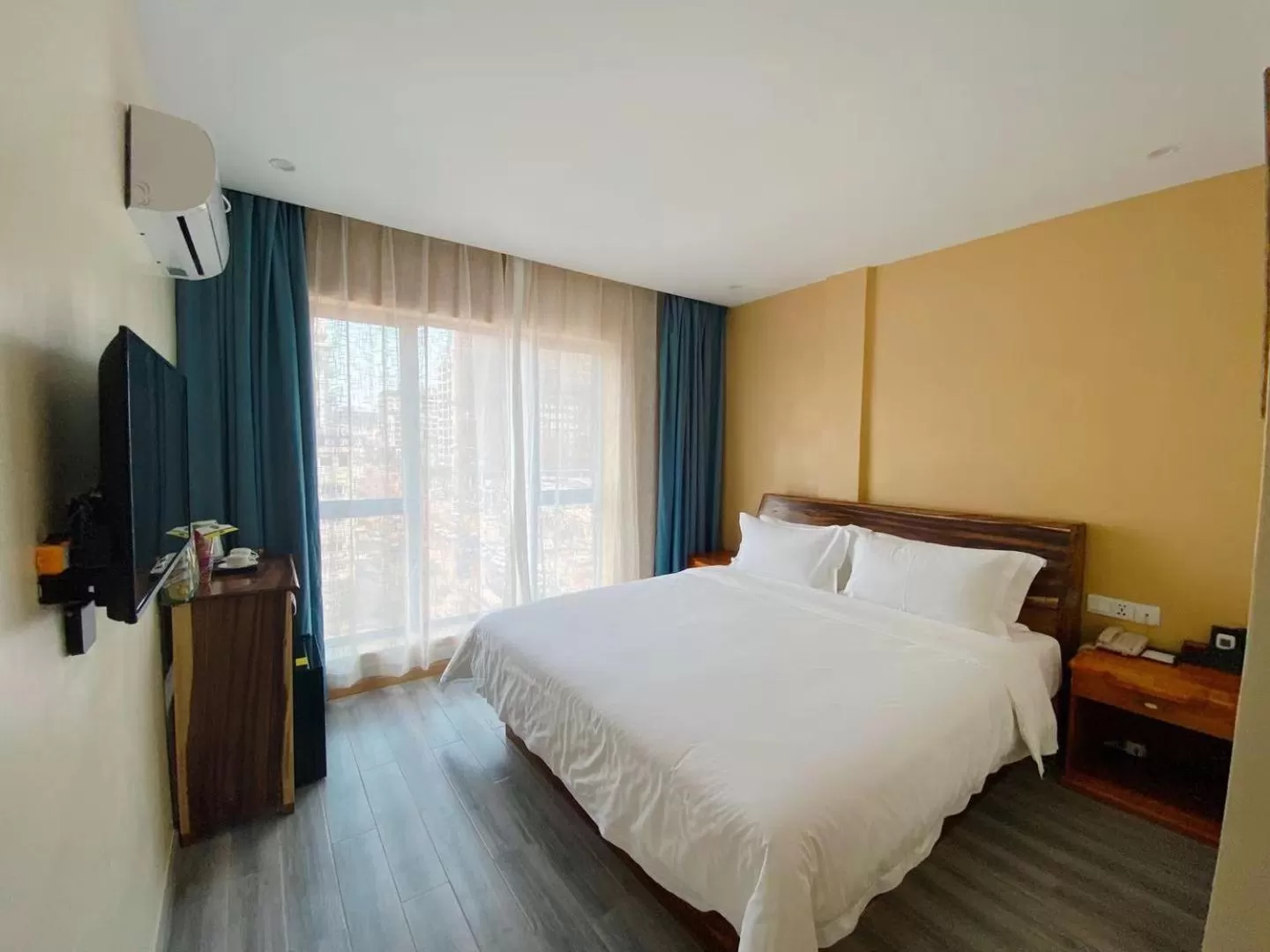 Photo of the whole room in Junlan Hotel