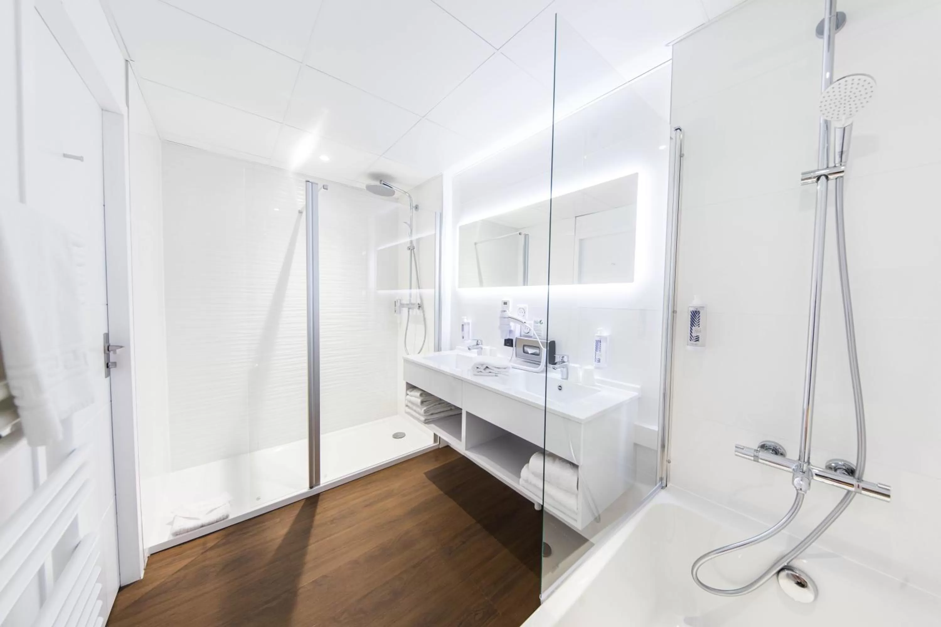 Bathroom in Westotel Tours Val de Loire