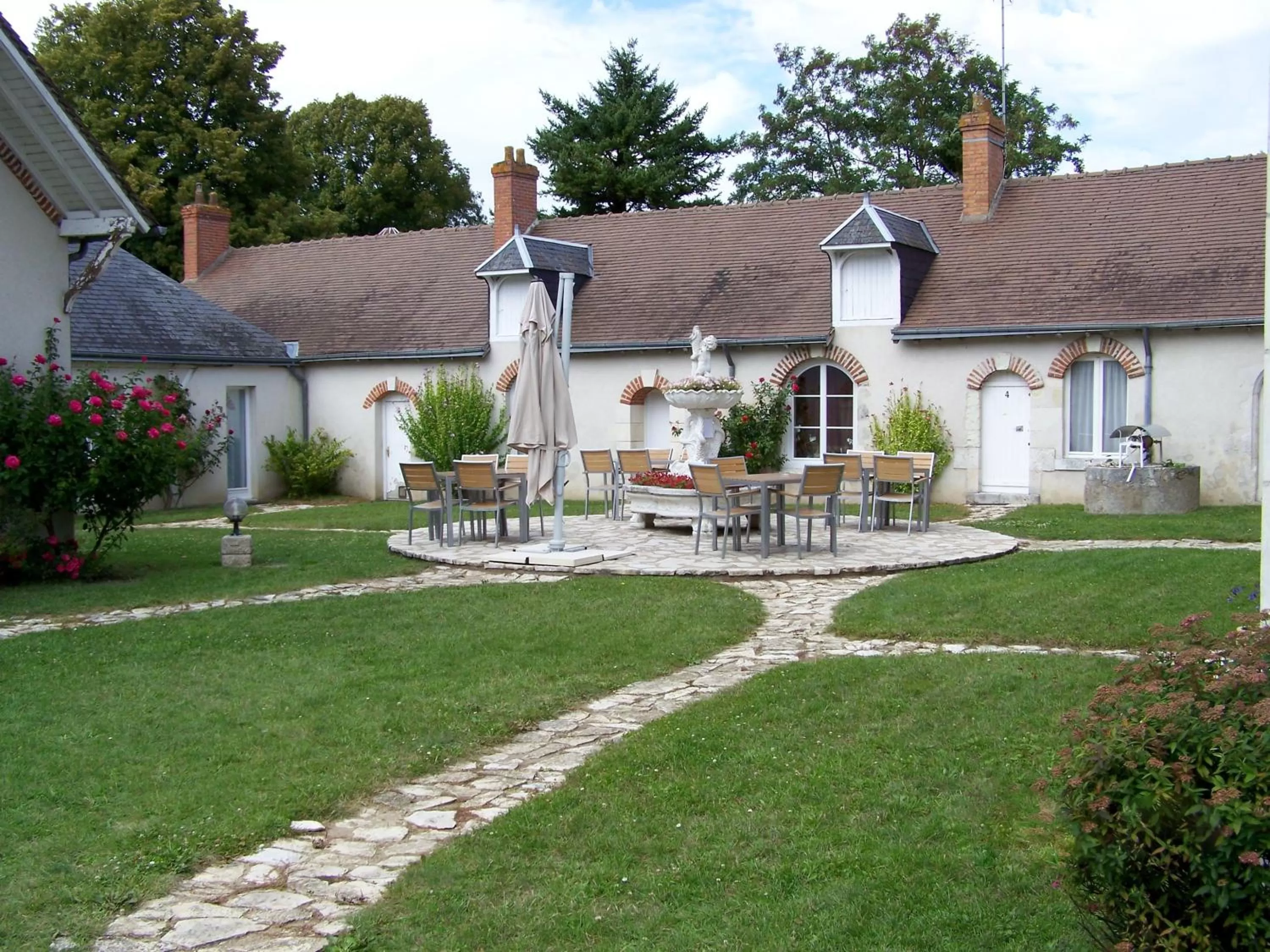 Patio in Hôtel Le Verger