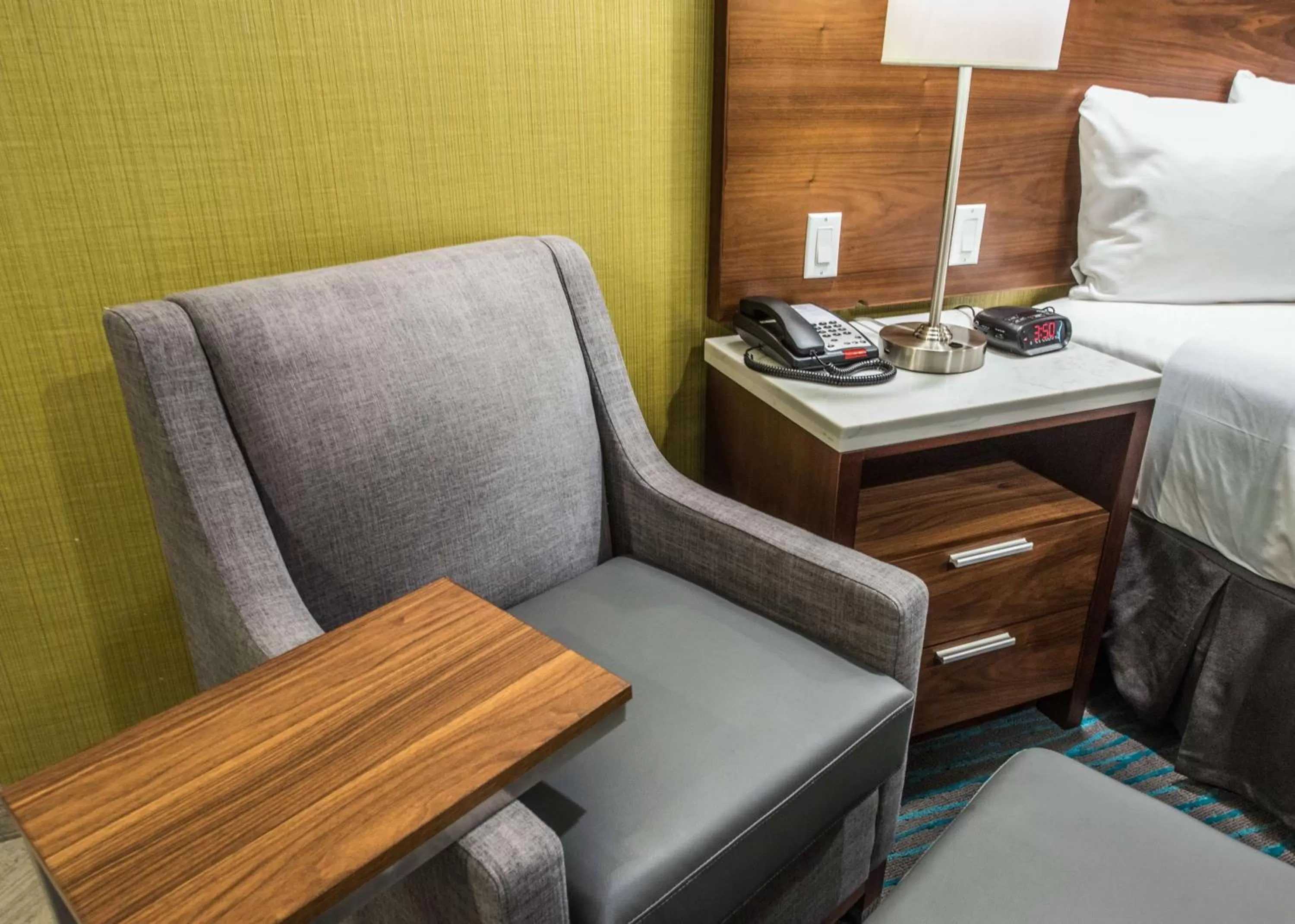 Queen Room with Two Queen Beds and Bath Tub - Handicap Access/Non-Smoking in Best Western Plus Gardena-Los Angeles Inn & Suites