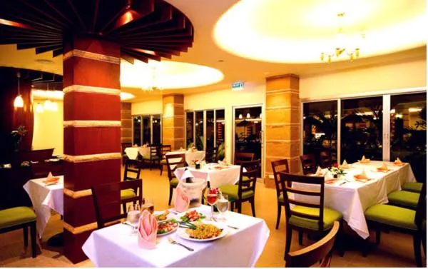 Restaurant/places to eat in Kalim Resort