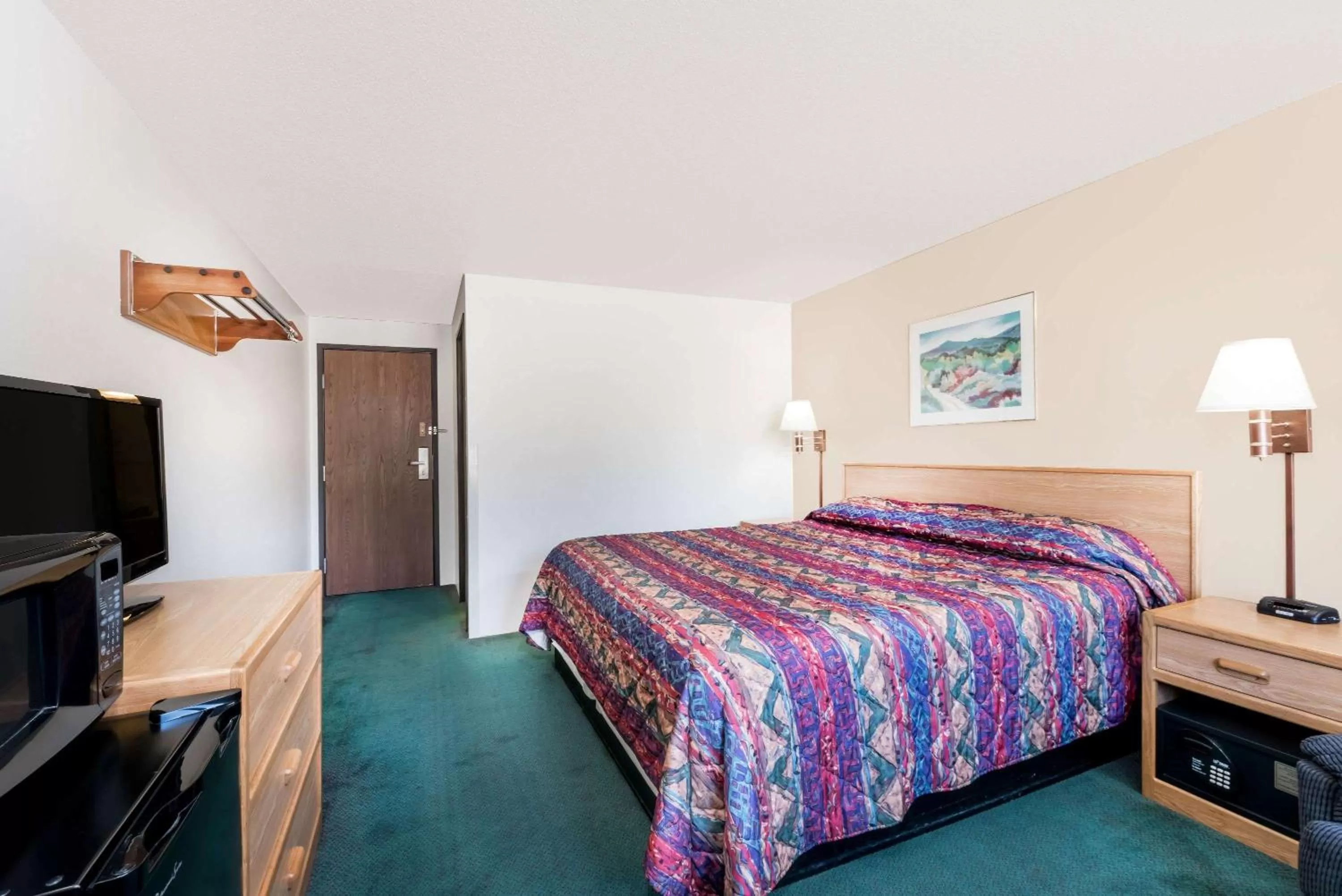 Photo of the whole room, Bed in Super 8 by Wyndham Belle Fourche SD