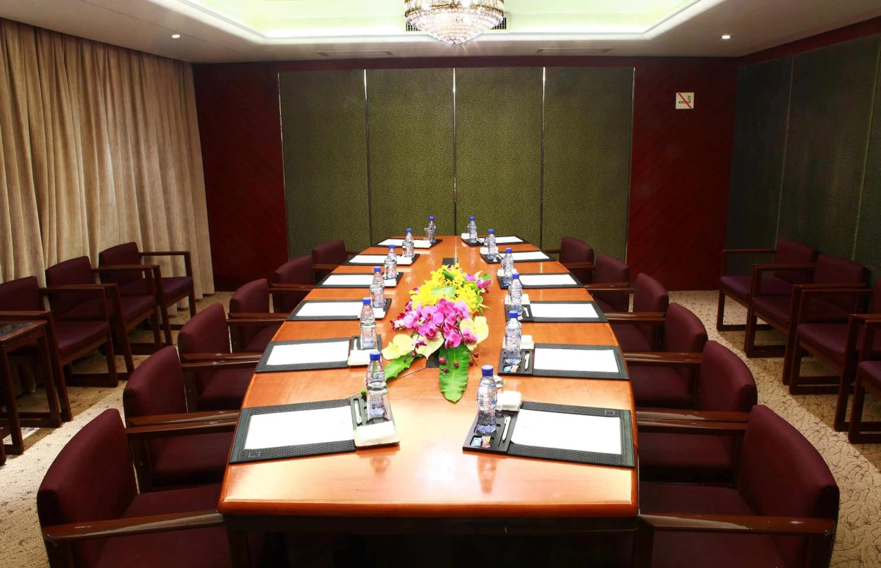 Business facilities in Merry Hotel Shanghai (Former Rendezvous Merry Hotel Shanghai)