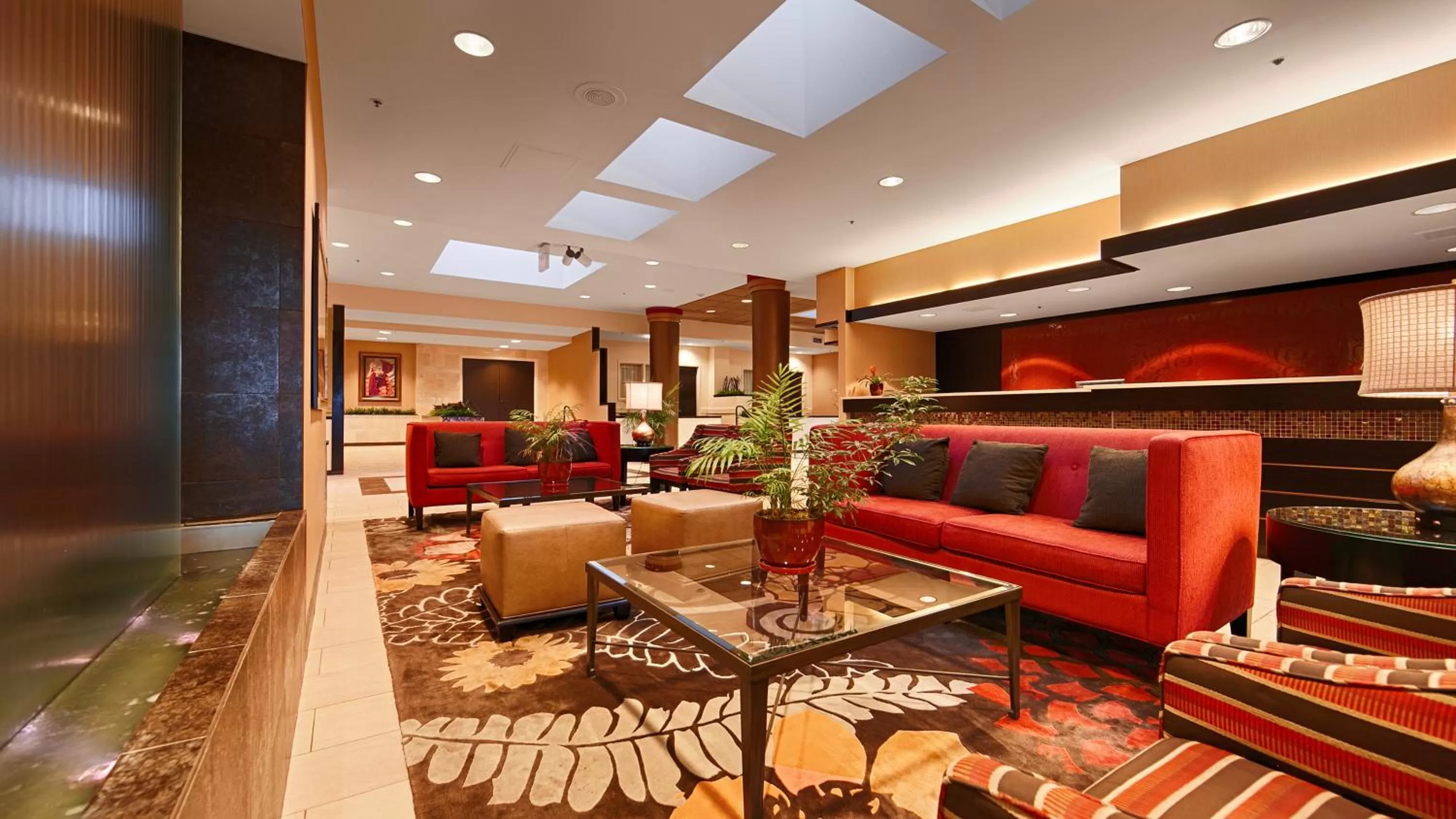Lobby or reception in Best Western Premier Nicollet Inn