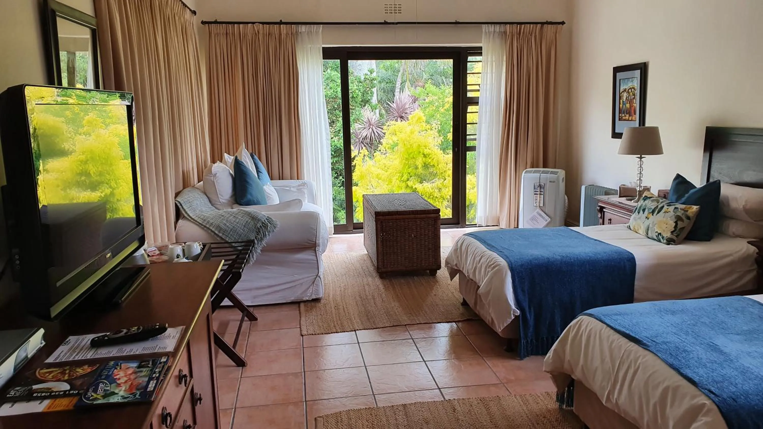 Bed in Riversong Guest House