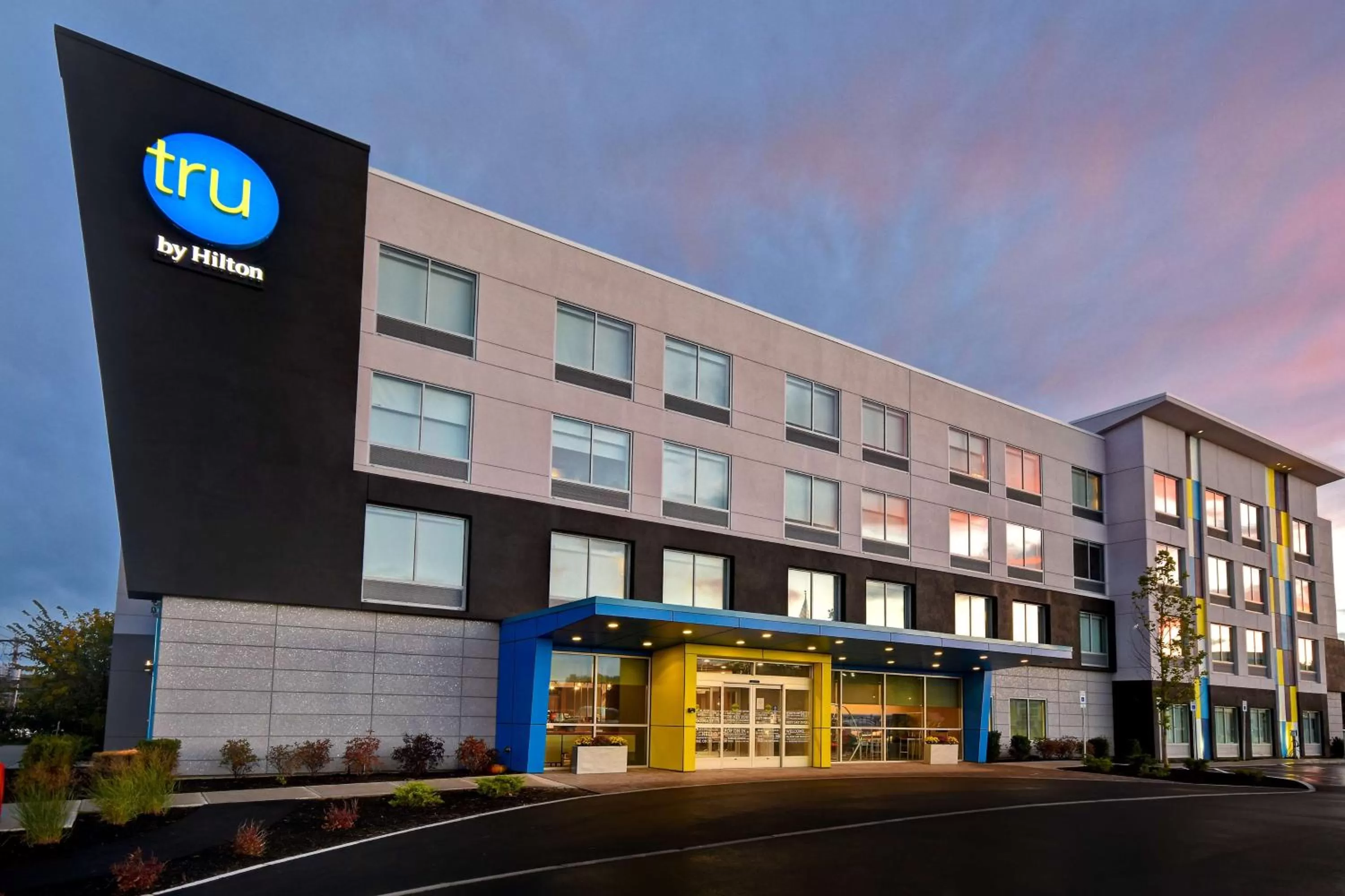 Property building in Tru By Hilton Concord, Nh