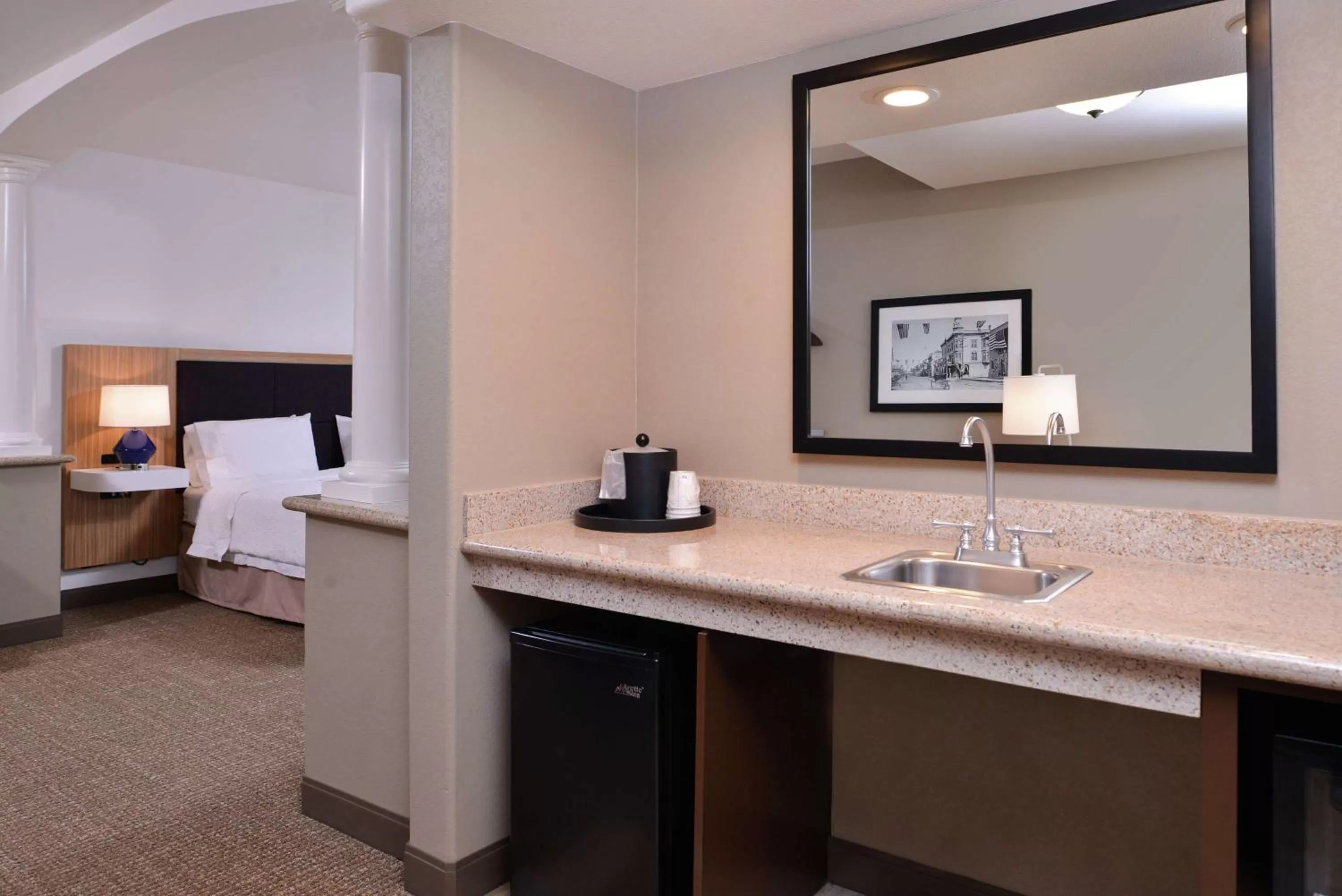 Bed in Hampton Inn & Suites Woodland-Sacramento Area