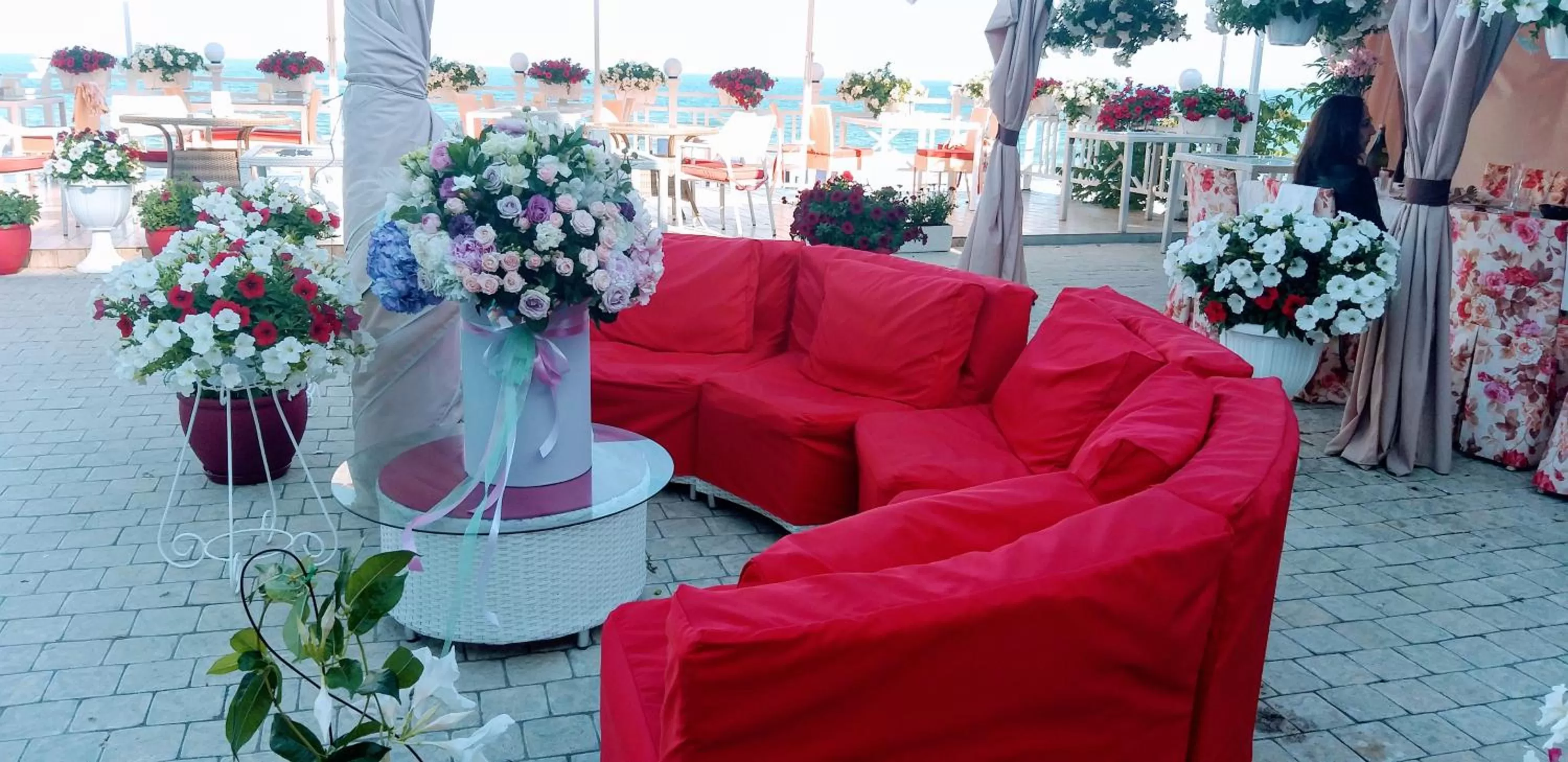 Patio, Banquet Facilities in Shalanda