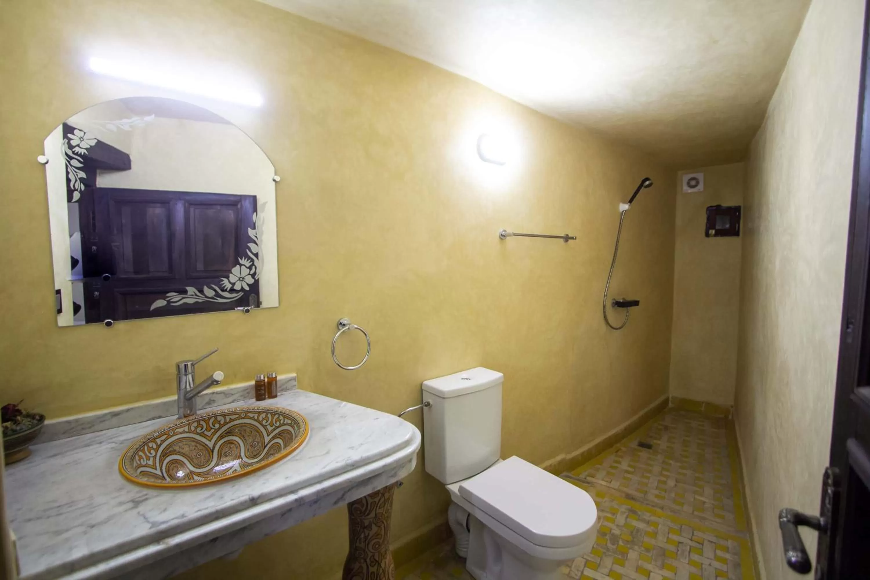 Shower, Bathroom in Dar Alami Salaj