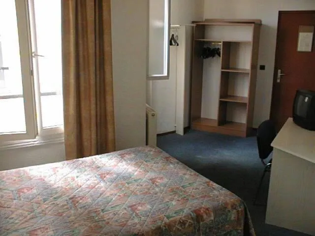 Bed in Hotel Ferney République