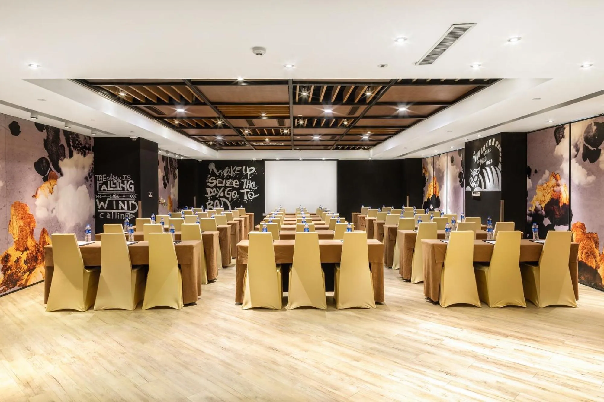 Meeting/conference room in INNSiDE by Meliá Zhengzhou