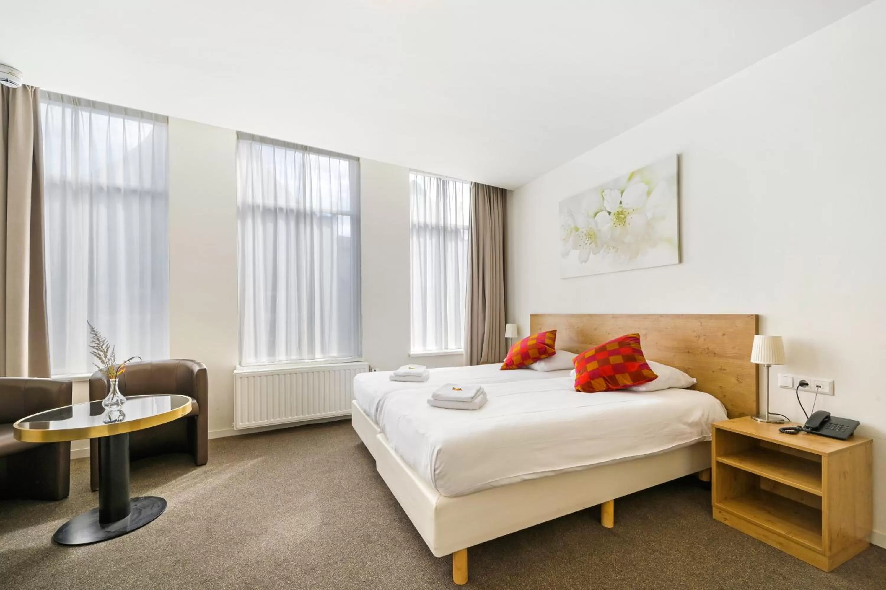 Seating area, Bed in Ambassador City Centre Hotel