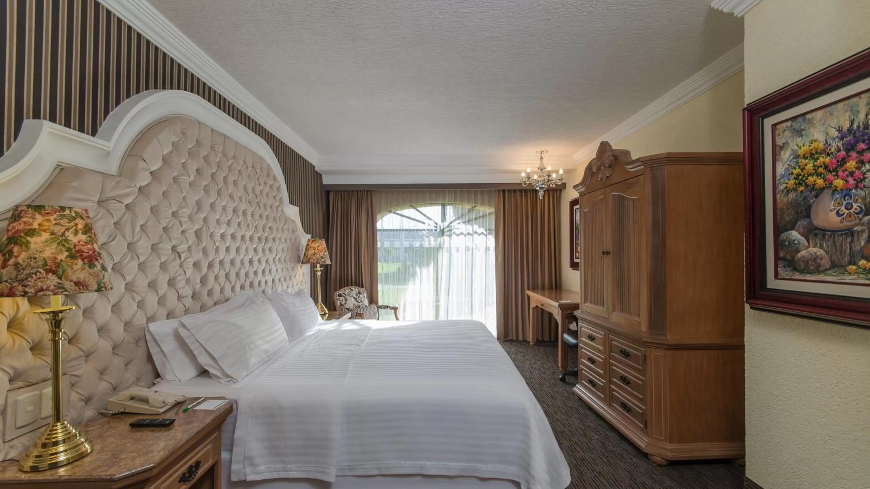 Photo of the whole room, Bed in Holiday Inn Queretaro Centro Historico by IHG