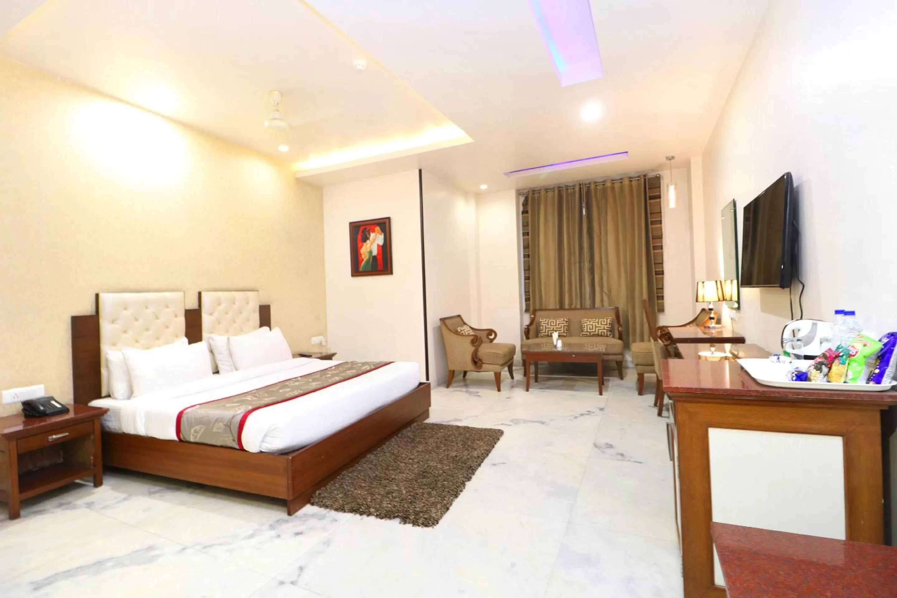 Photo of the whole room, Bed in Hotel Leela Grande