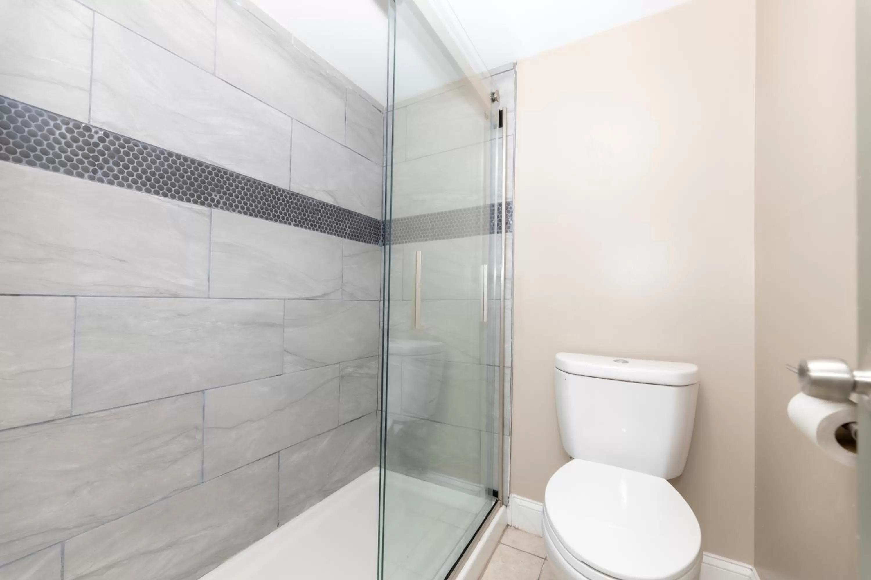 Toilet in Seaside Sands Inn