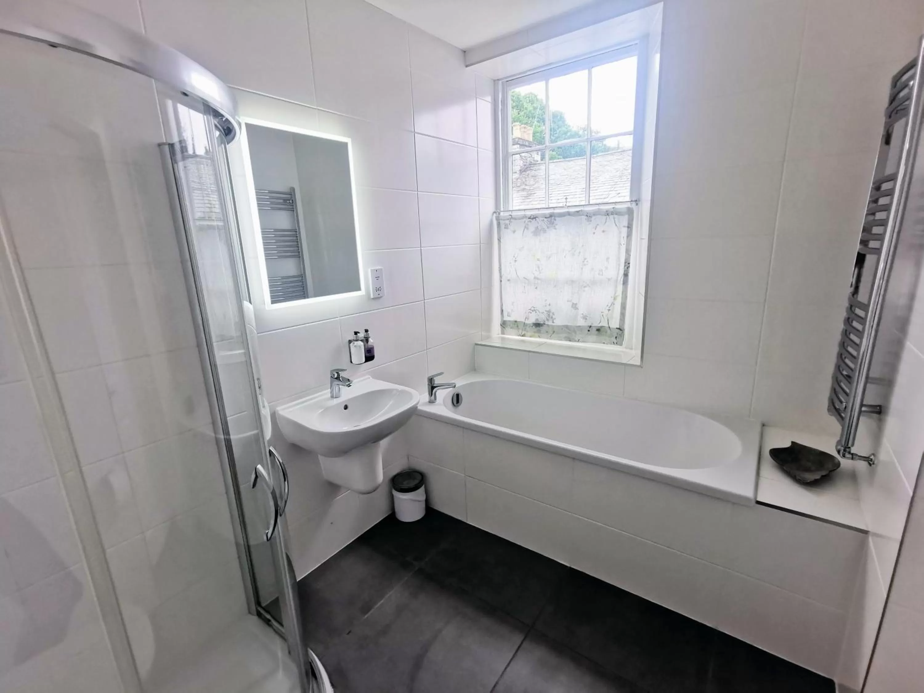 Shower in The Elleray