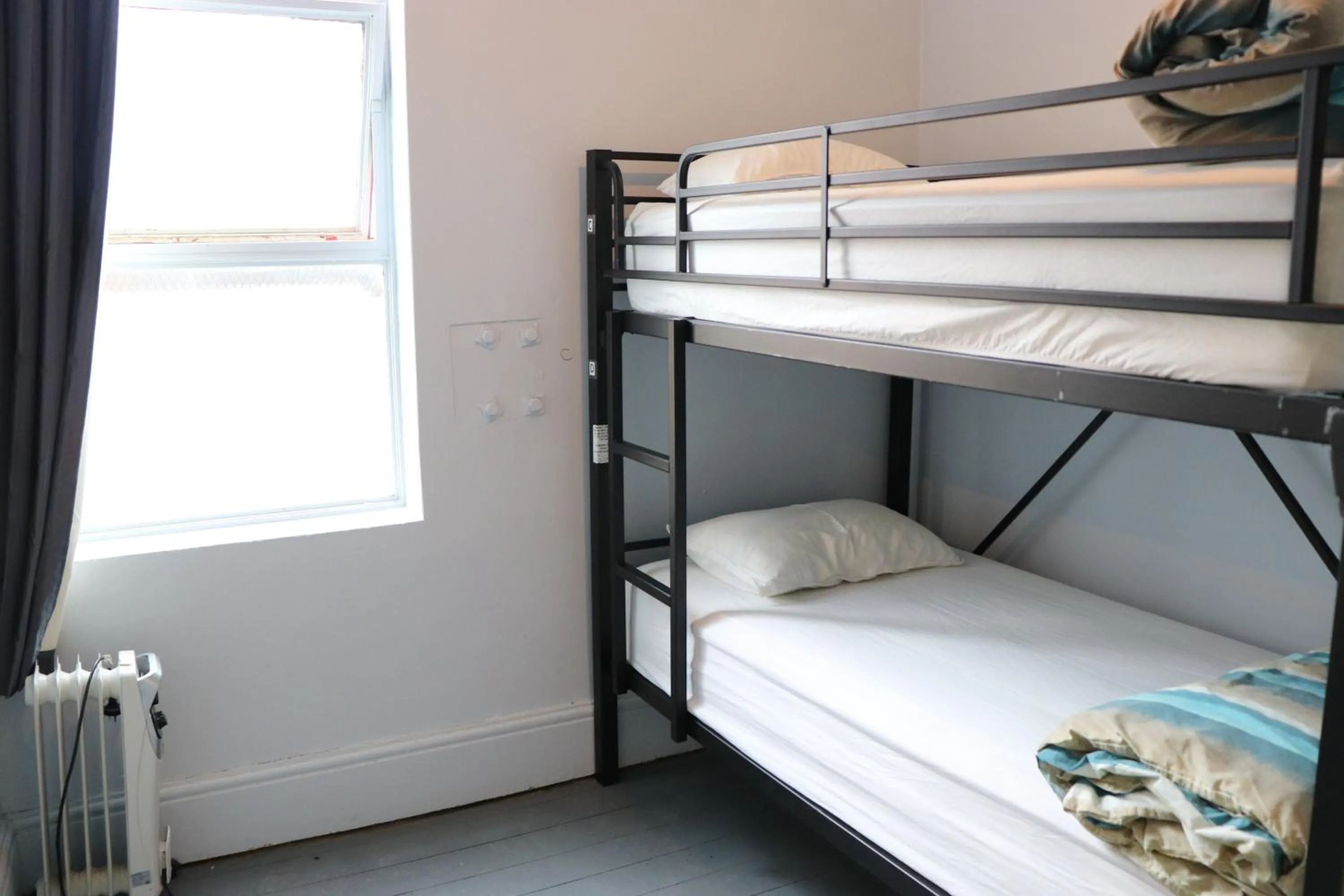 bunk bed, Bed in Backpackers Imperial Hotel