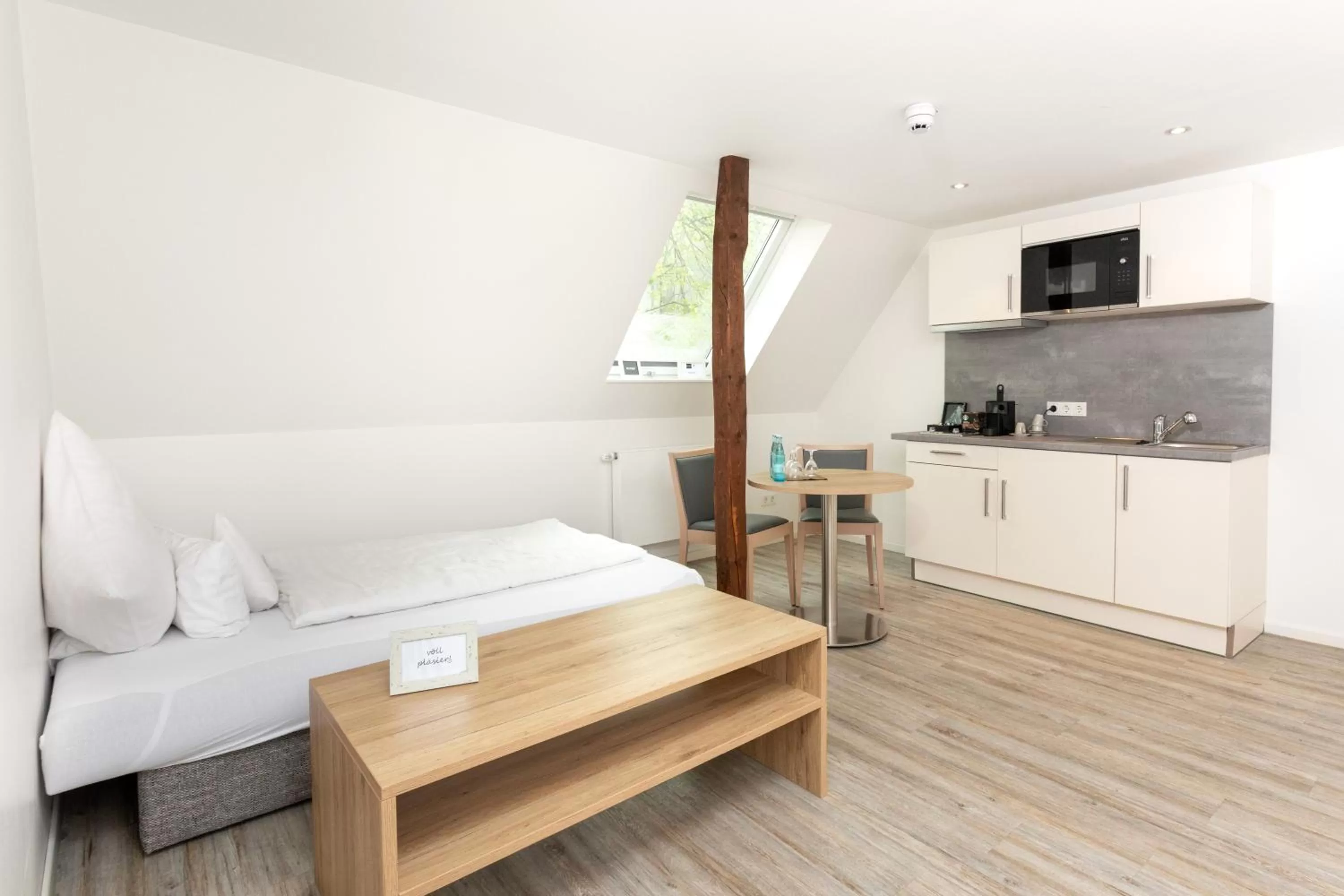 Kitchen or kitchenette, Bed in cityhotel